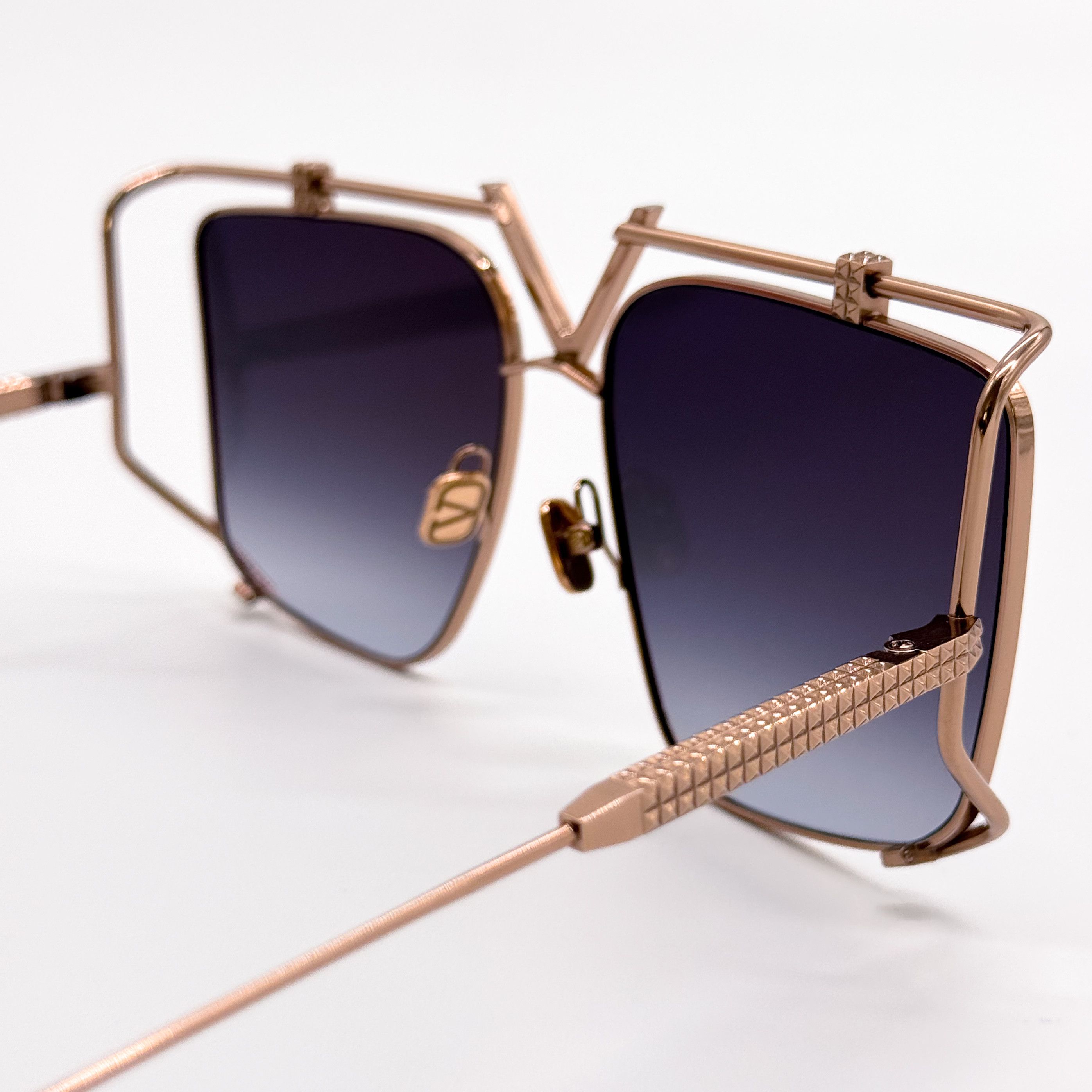 Valentino NEW VALENTINO V-LIGHT VLS-116A GREY TITANIUM SUNGLASSES Size ONE SIZE - 8 Thumbnail