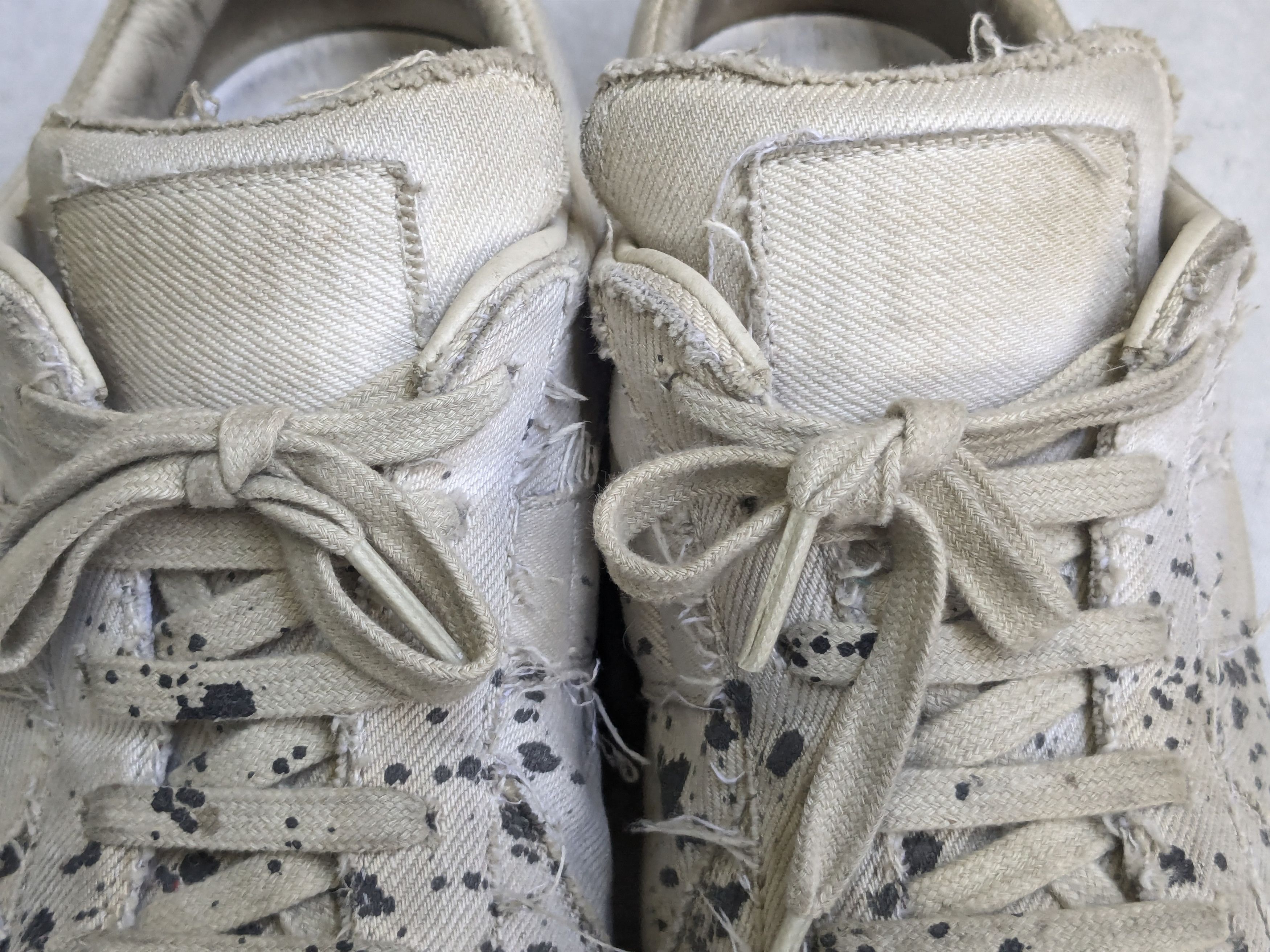 Maison Margiela Maison Margiela Gat Black Paint Splatter White Canvas 43 10 Size US 10 / EU 43 - 8 Thumbnail