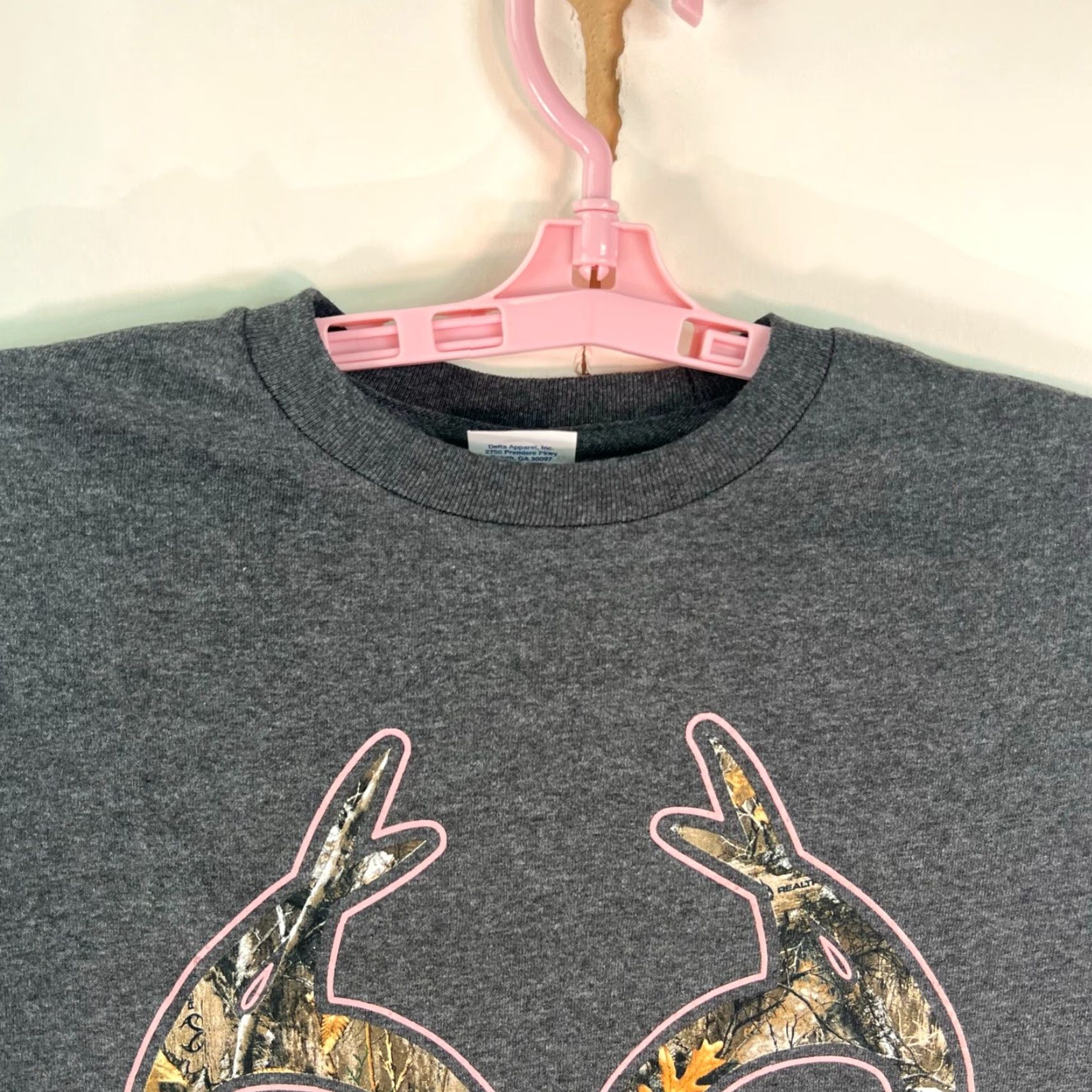Delta VINTAGE Real Tree Outfitters Womens M Gray Pink Graphic Antler Logo Shirt Size M / US 6-8 / IT 42-44 - 3 Thumbnail