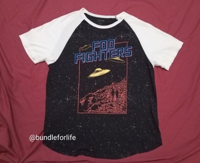 Uniqlo Combo 2pcs Foo Fighters 💥 Tshirt Band Size US M / EU 48-50 / 2 - 5 Thumbnail