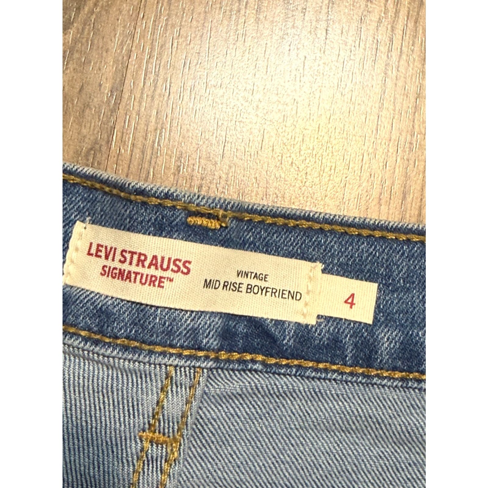 Levi's VINTAGE Levi's Jeans Women's Size 4 Blue Denim Mid Rise Boyfriend NWT Regular 5-Pocket Design Mens Girls Size 27" / US 4 / IT 40 - 6 Thumbnail