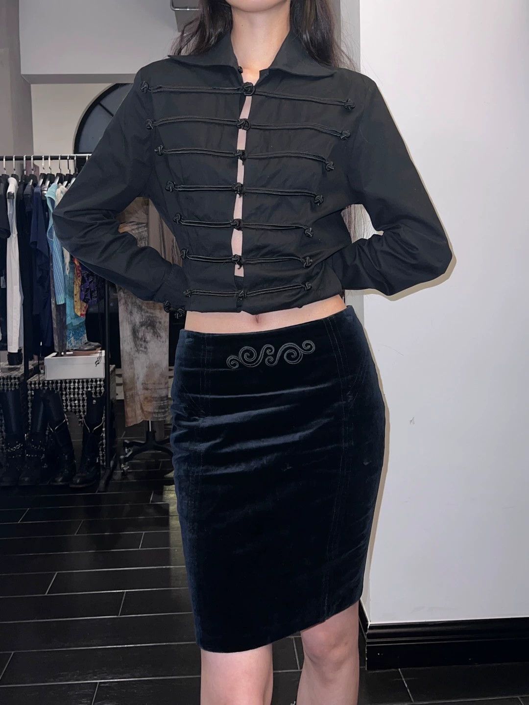 Burberry Burberry Vintage Velvet Embroidered Bodycon Skirt Size 42 Size 28" / US 6 / IT 42 - 2 Thumbnail