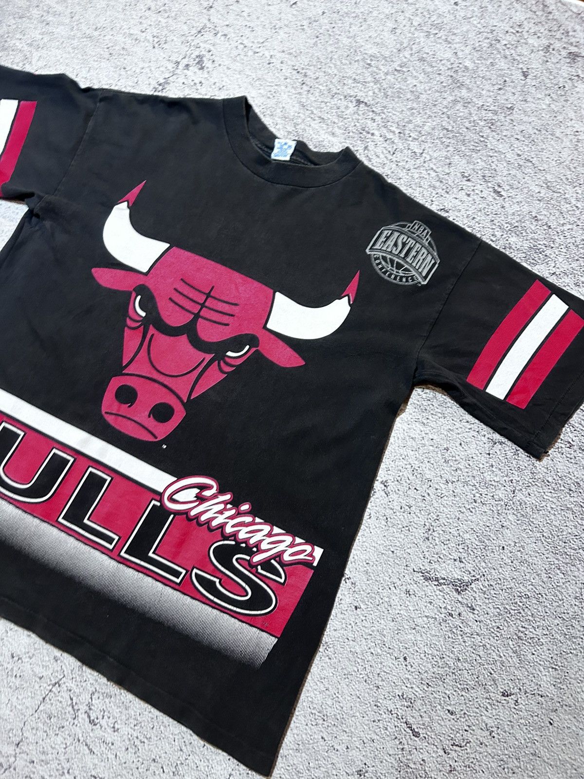 Salem Sportswear Vintage Chicago Bulls Salem Sportswear Chicago Bulls tee Size US L / EU 52-54 / 3 - 3 Thumbnail
