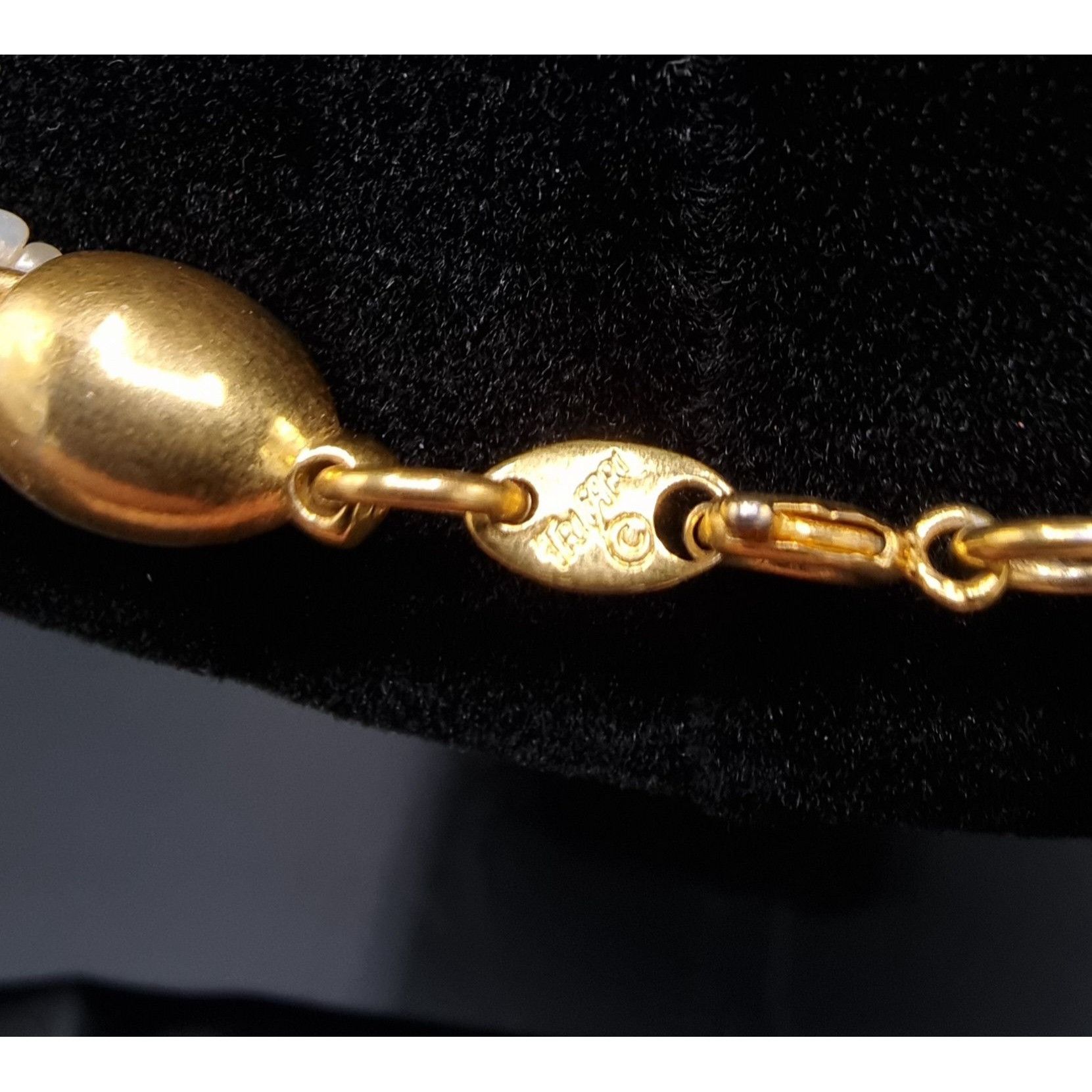 Vintage Vintage 1980s TRIFARI Gold Tone & Faux Pearl Rope Necklace & Size ONE SIZE - 6 Thumbnail