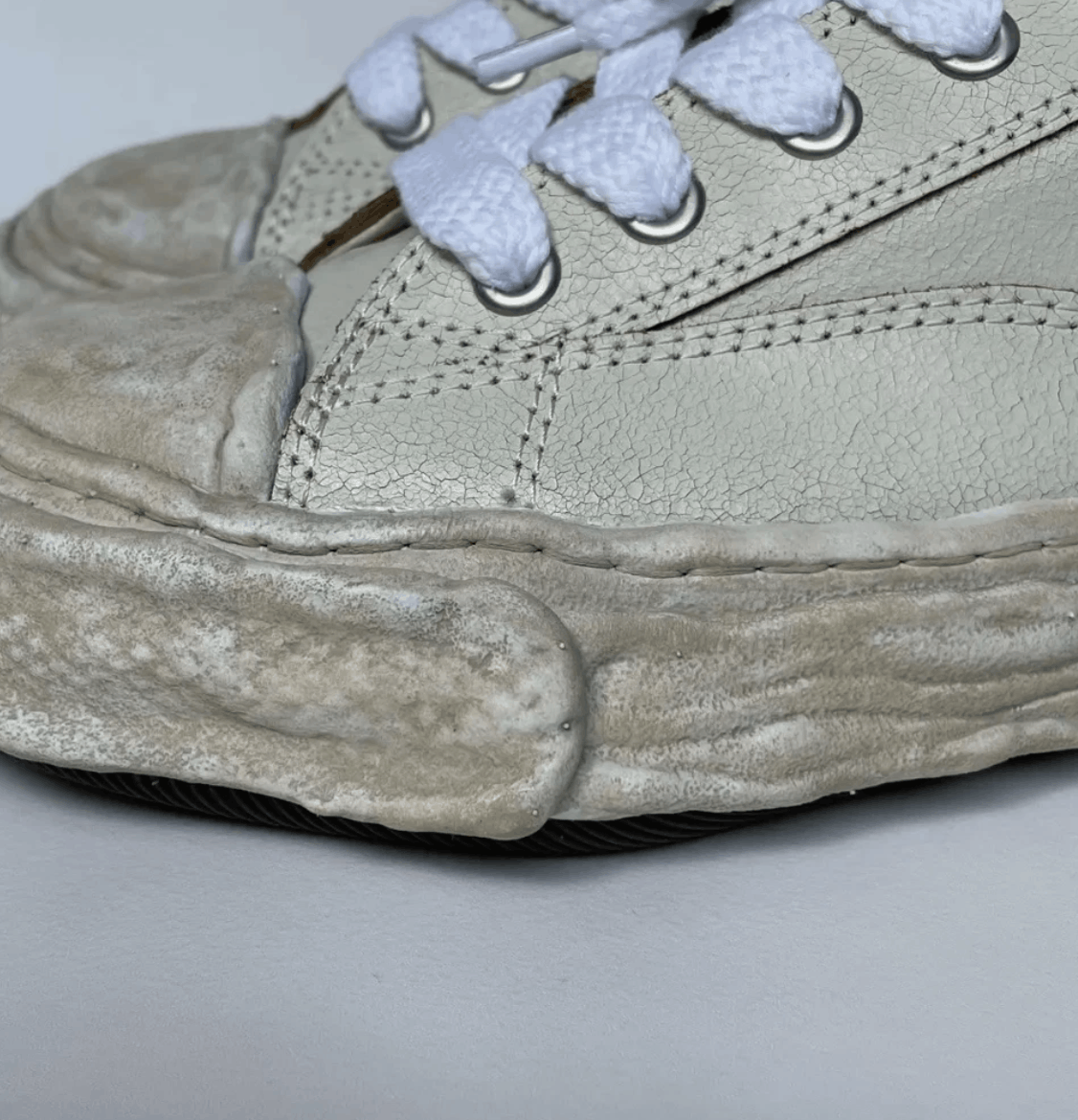 Maison MIHARA YASUHIRO Cream Cracked Leather ‘Peterson’ Sneakers Size US 10 / EU 43 - 4 Thumbnail