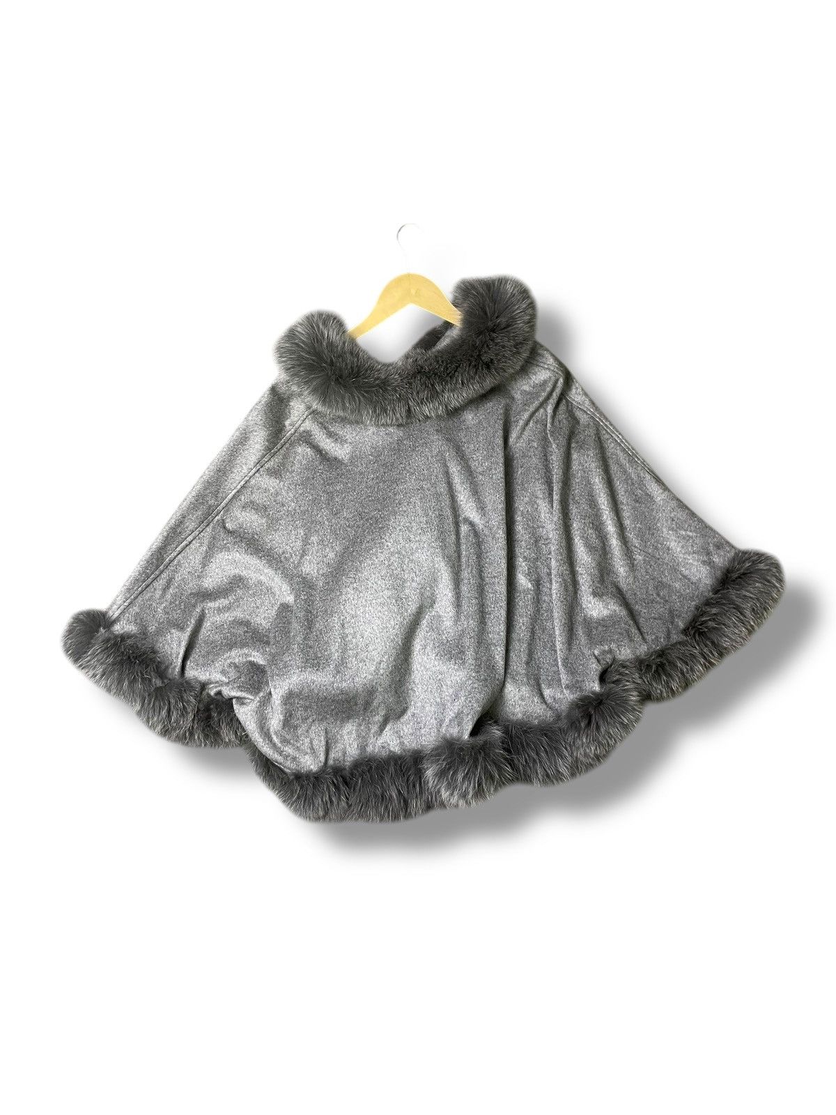 Japanese Brand × Vintage Saga Furs Cashmere Fur Cloak Cape (52) Size US L / EU 52-54 / 3 - 5 Thumbnail