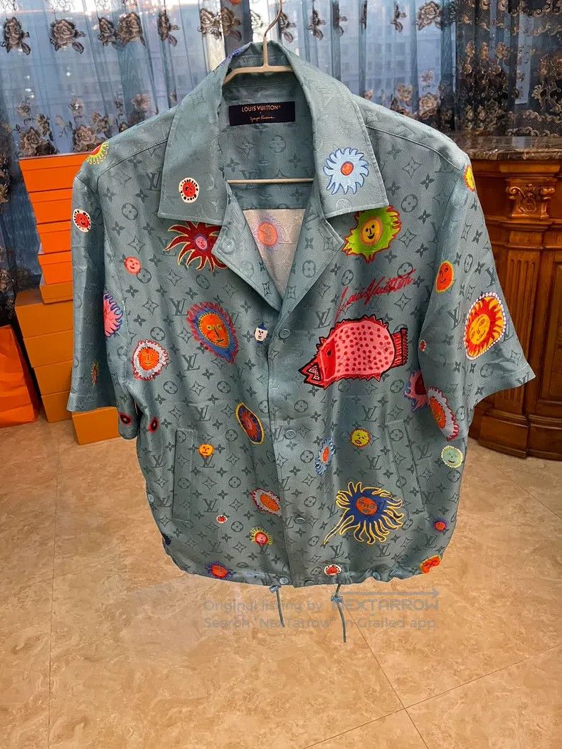 Louis Vuitton Louis Vuitton Full logo design jacket Size US M / EU 48-50 / 2 - 1 Thumbnail