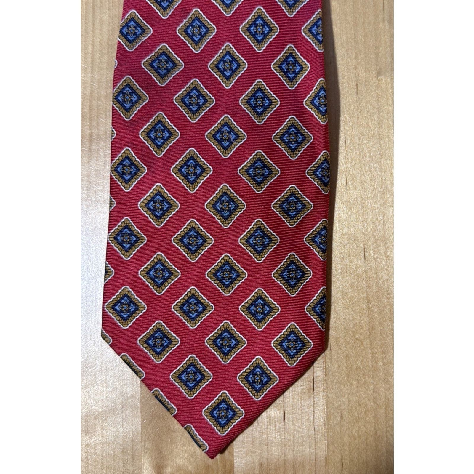 Jos. A. Bank Jos. A Bank RedBlue Gold Geometric Necktie Made in Italy Size ONE SIZE - 2 Thumbnail