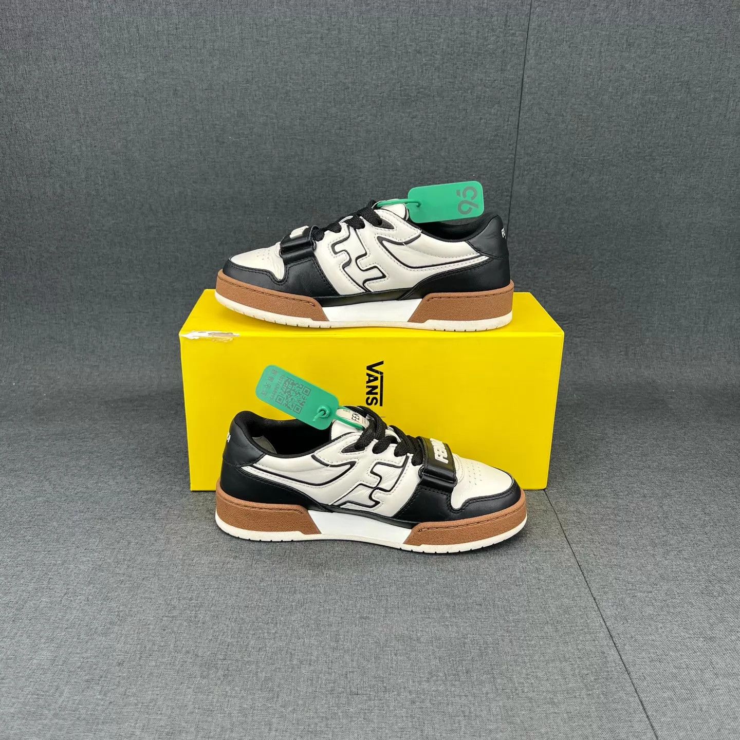 Fendi Fendi Match Women's 35.5 Black/White/Beige 99 New Size US 5 / IT 35 - 3 Thumbnail