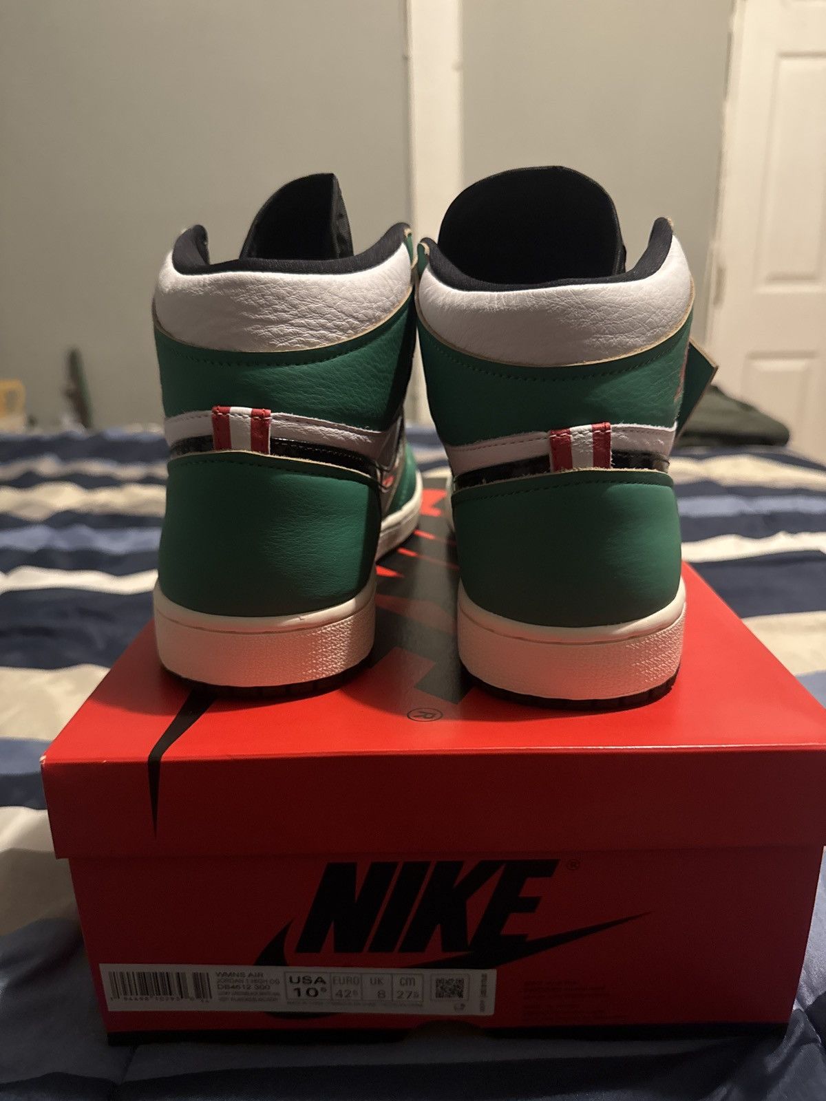 Jordan Brand Air Jordan 1 High OG Lucky Green Size US 10.5 / IT 40.5 - 4 Thumbnail