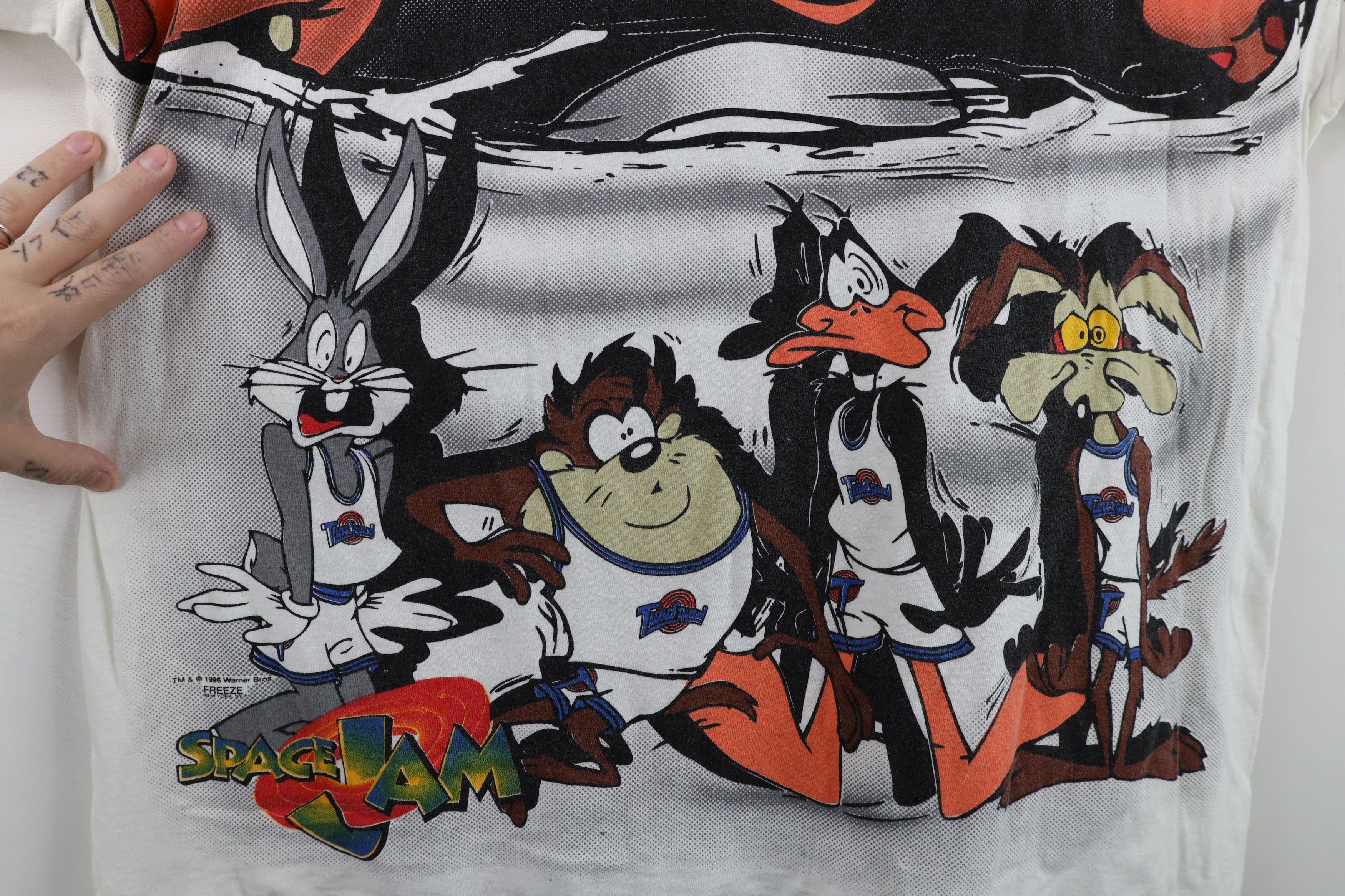 Vintage Vintage 90s Looney Tunes Space Jam Basketball T-Shirt USA Size US XL / EU 56 / 4 - 5 Thumbnail