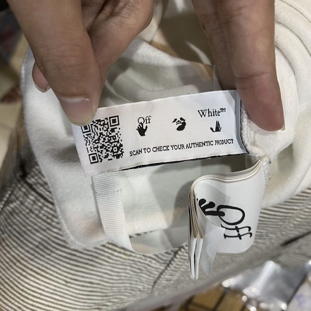 Off-White Off-White 'Adam is Eve' Apple Graphic - Virgil Abloh Era Size US S / EU 44-46 / 1 - 14 Thumbnail