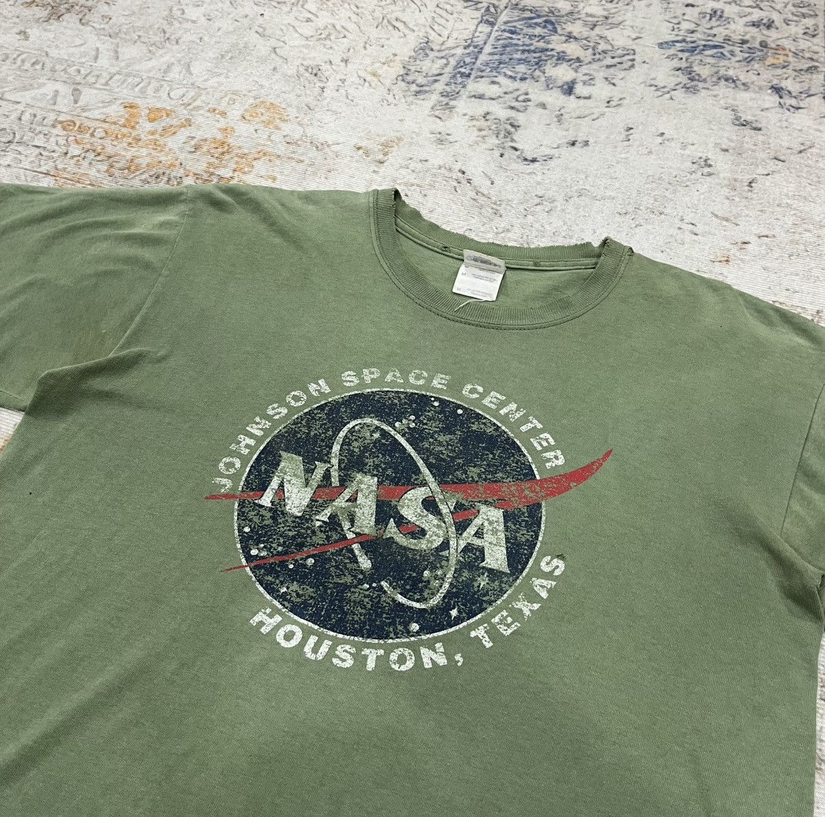 Gildan Vintage Distressed Nasa Johnson Space Center Houston, Texas Size US M / EU 48-50 / 2 - 2 Thumbnail
