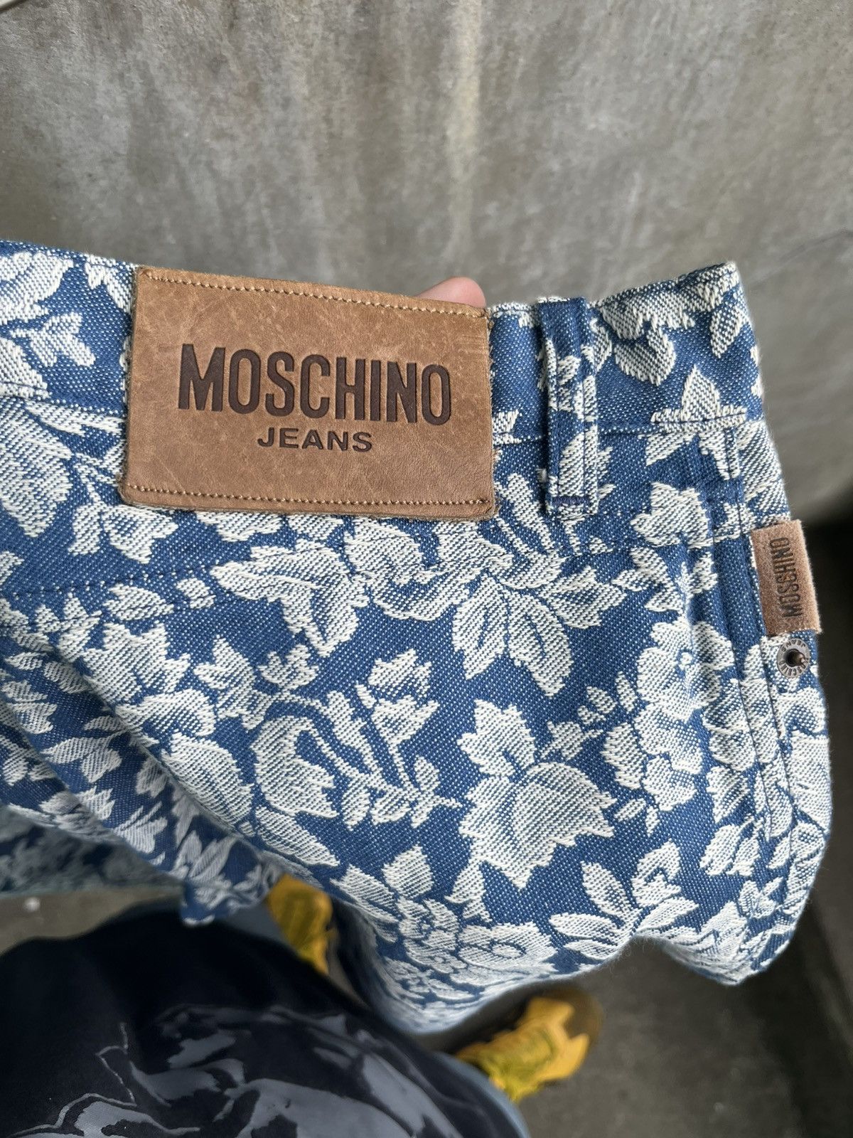 Moschino Floral Tapestry Flared Jeans Size 28" / US 6 / IT 42 - 7 Thumbnail