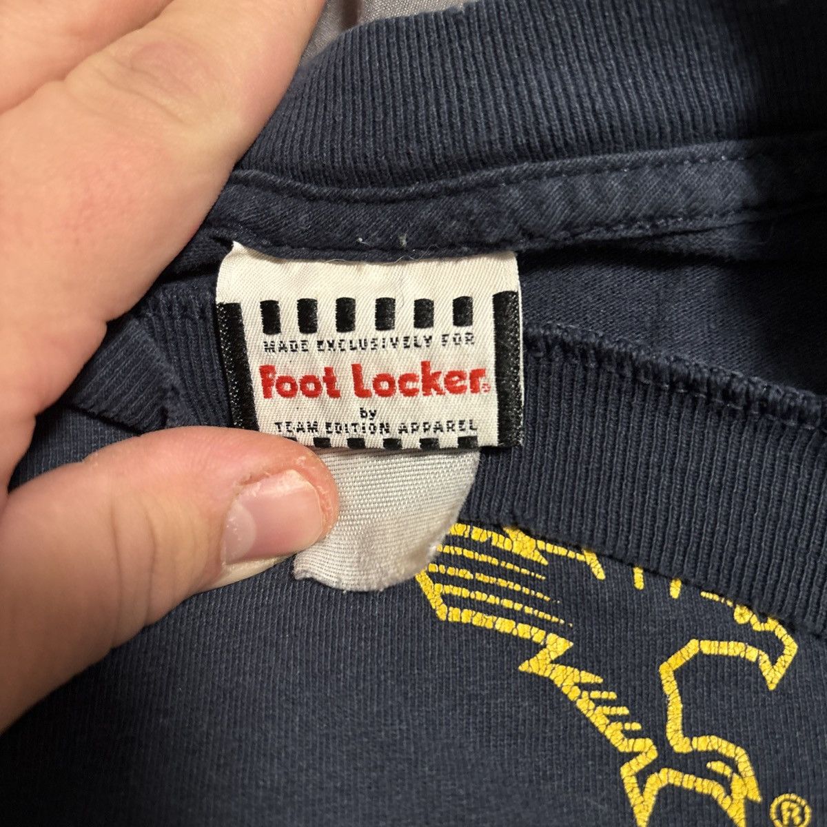 Foot Locker × Vintage Vintage Foot Locker Marquette Golden Eagles Long Sleeve Size US XL / EU 56 / 4 - 9 Thumbnail