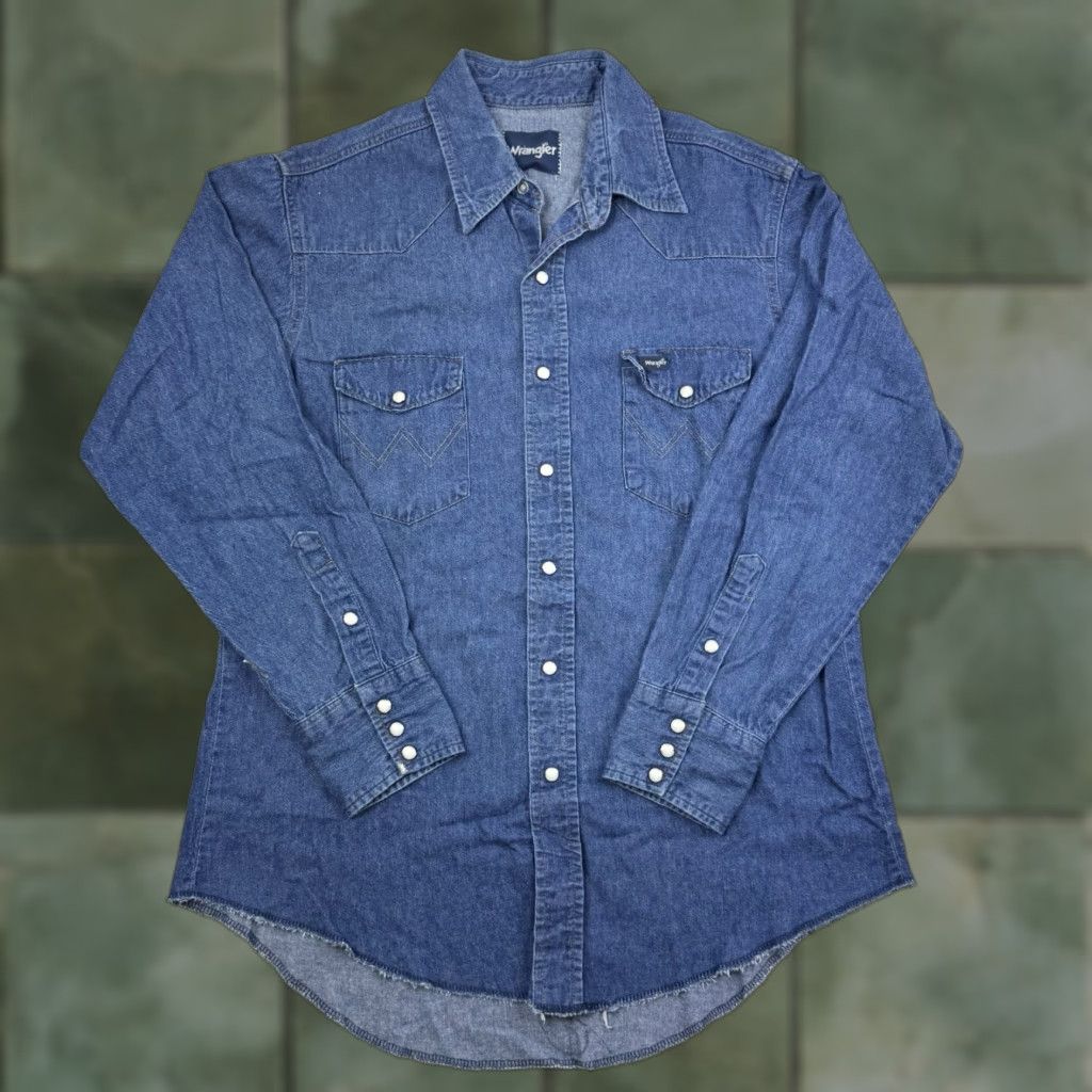 Wrangler VINTAGE Wrangler Denim Pearl Snap Shirt Adults Large Blue Western Shirt Men's L Denim Pearl Snap Western 90s Wrangler Shirt Mens Size US L / EU 52-54 / 3 - 1 Thumbnail