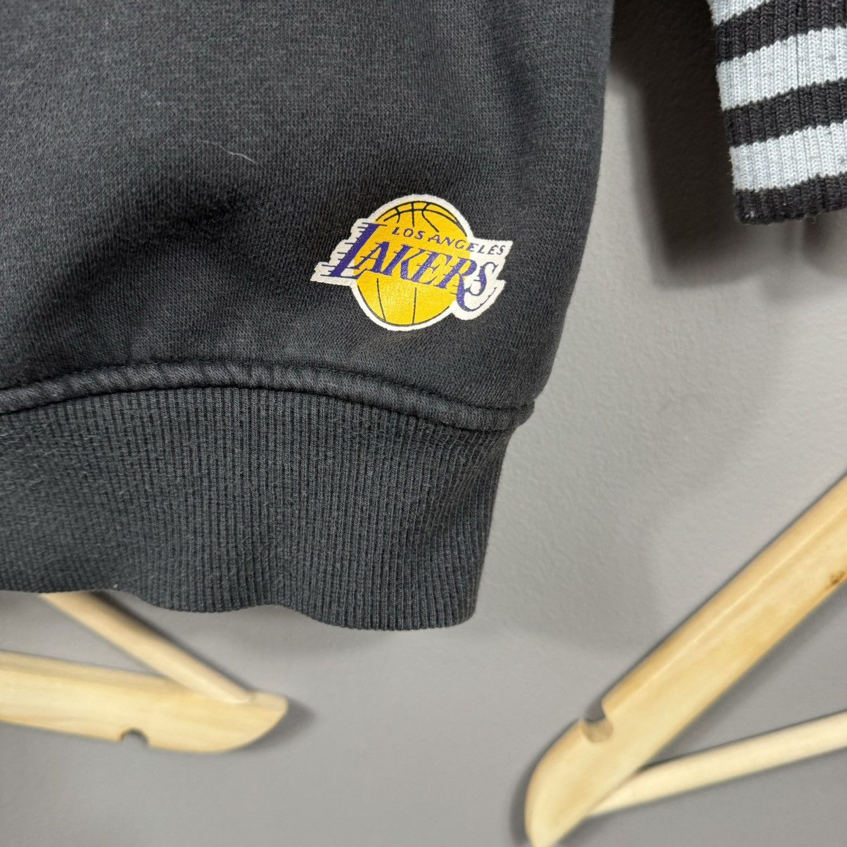 Adidas × NBA Adidas Original Jual Varsity LA Lakers Jacket M69953 Size M / US 6-8 / IT 42-44 - 7 Thumbnail