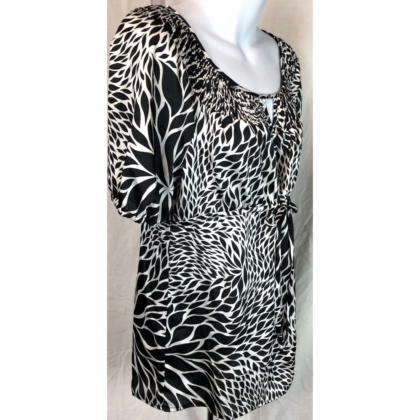Worthington Worthington Blouse M Black/White Scoopneck Keyhole Tie Waist Short Sleeve Mens? Size M / US 6-8 / IT 42-44 - 2 Thumbnail