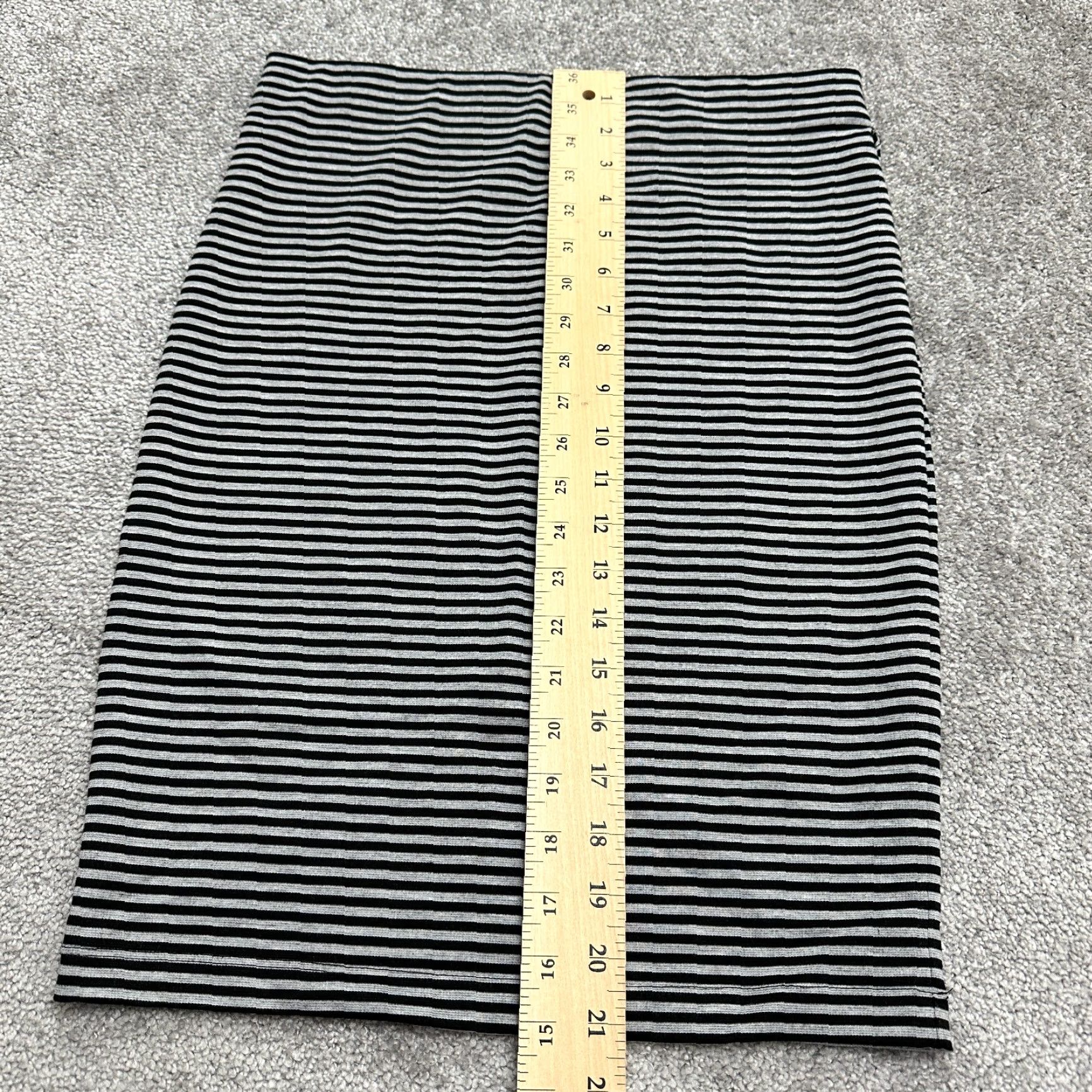 Vintage Xhilaration Pencil Skirt Womens Medium Black Gray Striped Stretch Casual 29x21 Size 32" / US 10 / IT 46 - 5 Thumbnail