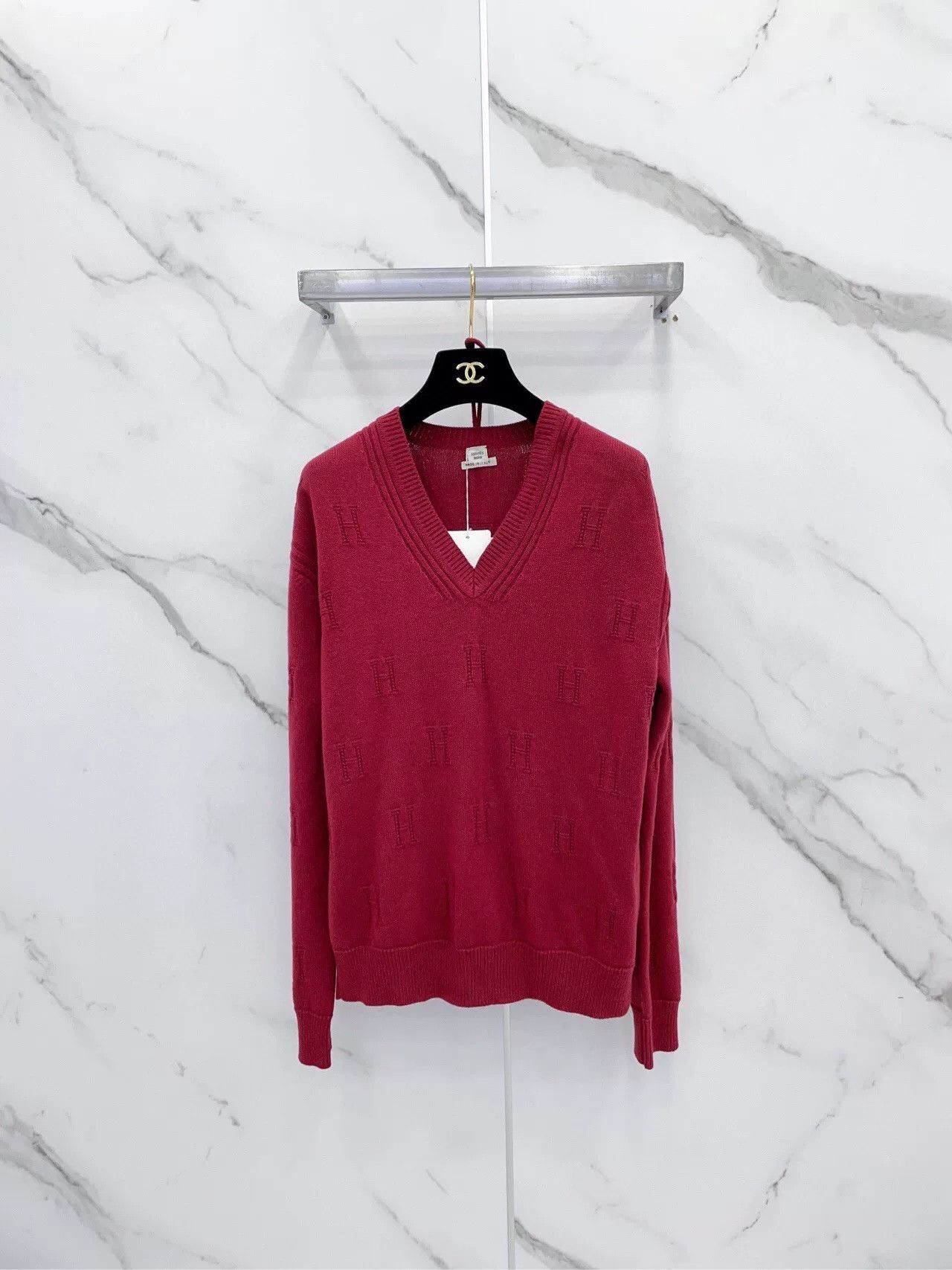 Hermes Hermes Red H V-neck Cashmere Sweater Size XXS / US 00 / IT 34 - 1 Thumbnail