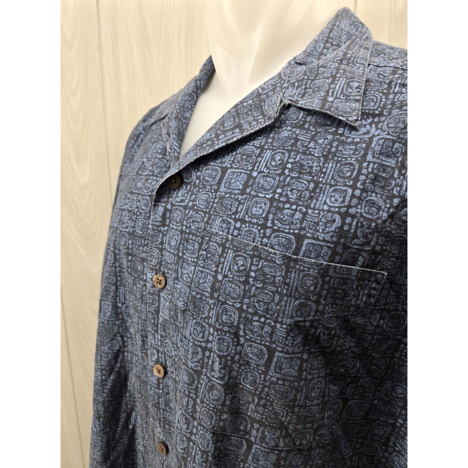 Vintage VINTAGE L.L. Bean Shirt Mens Large Regular Blue Tile Patterned Tribal Heritage Hawaii Shirt Button-Up Short Sleeve Collared Cotton Plaid Size US L / EU 52-54 / 3 - 6 Thumbnail