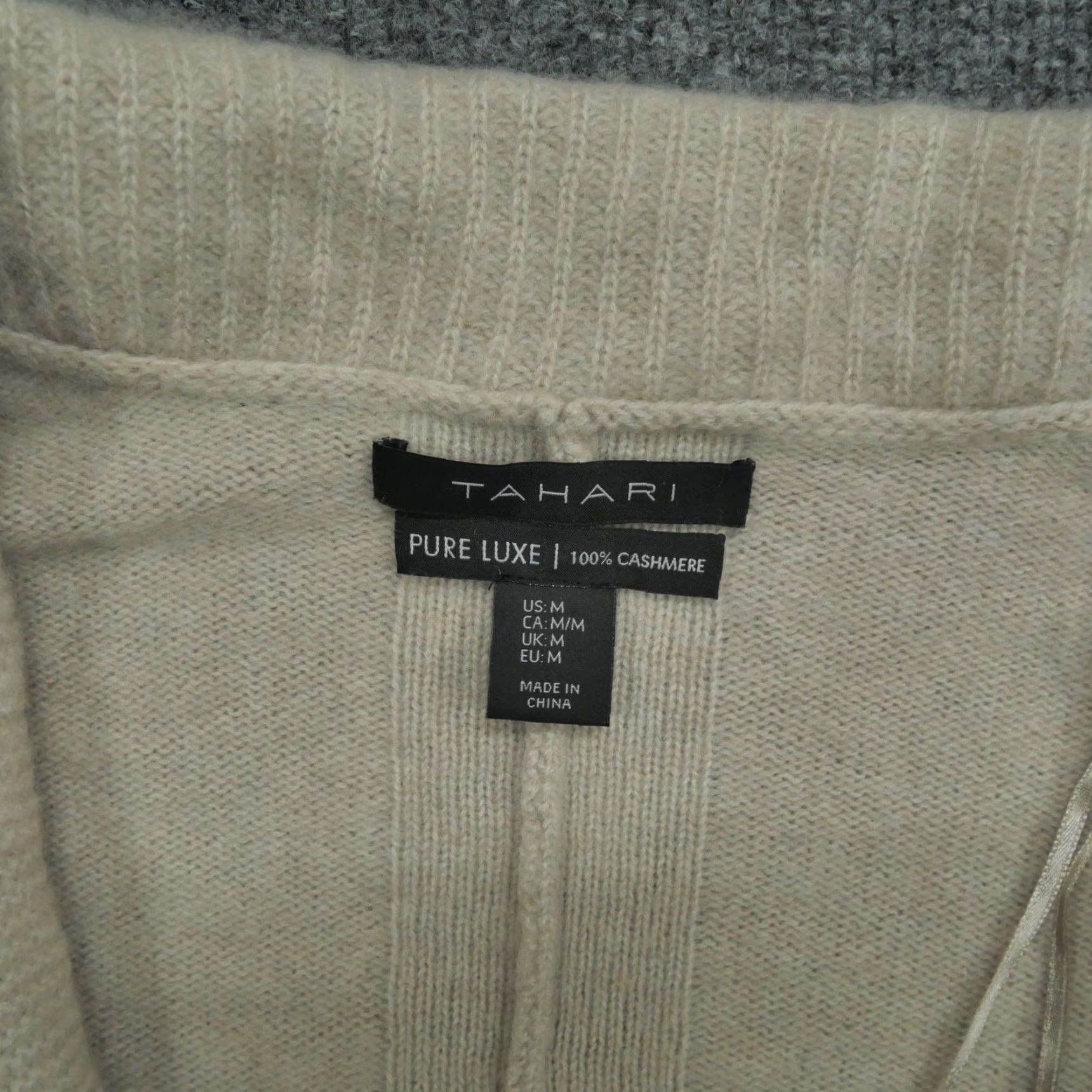 Vintage VINTAGE Tahari Cardigan Sweater Womens Medium Beige Cashmere Short Sleeve Turtleneck Knit Pullover Winter Classic Size M / US 6-8 / IT 42-44 - 2 Thumbnail