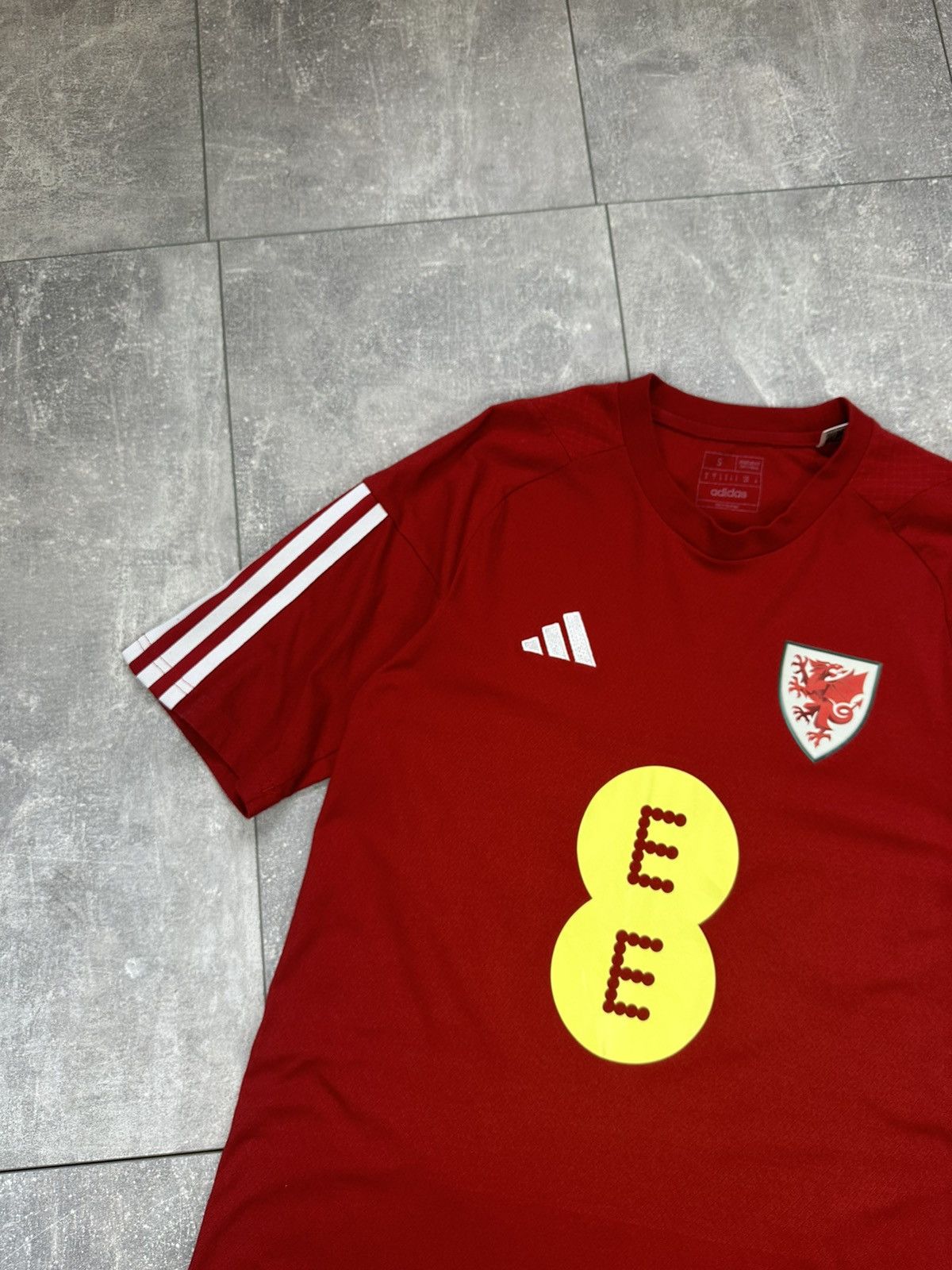 Vintage Men’s Adidas Wales home soccer Jersey Size US S / EU 44-46 / 1 - 4 Thumbnail