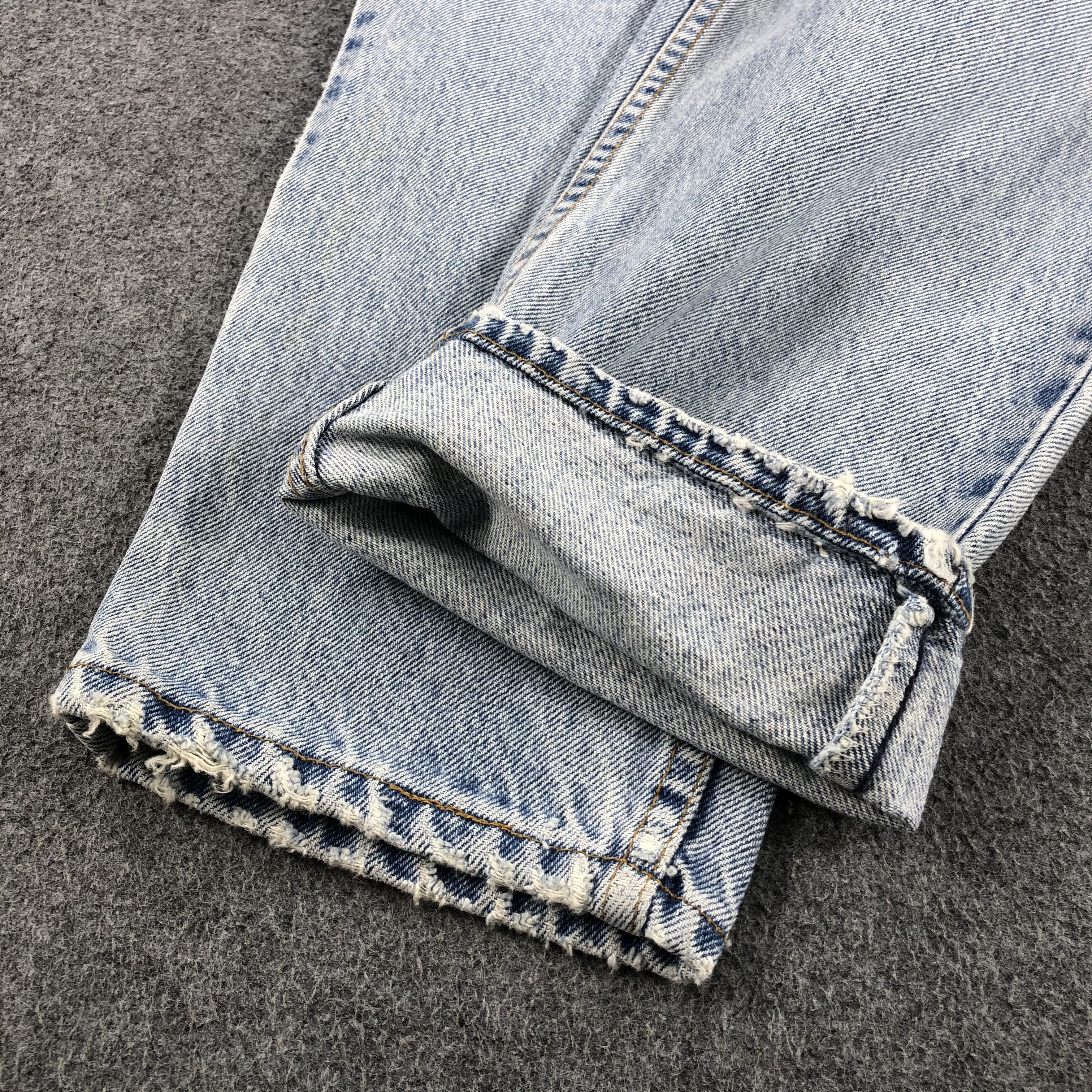 Levi's 90s Vintage Light Wash Levis 551 Jeans-J1583 Size US 33 - 7 Thumbnail