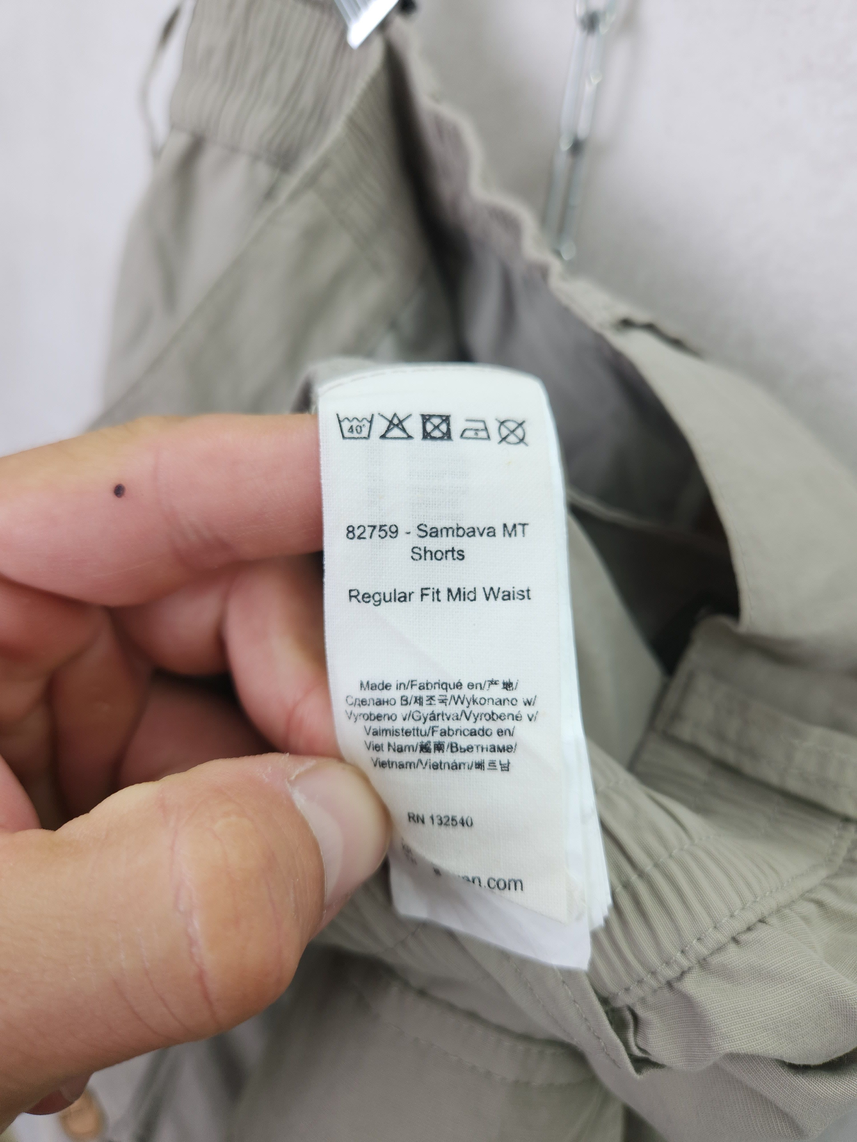 Fjallraven Fjallravenn Sambava MT shorts Regular fit Mid waist size L Size US 34 / EU 50 - 7 Thumbnail