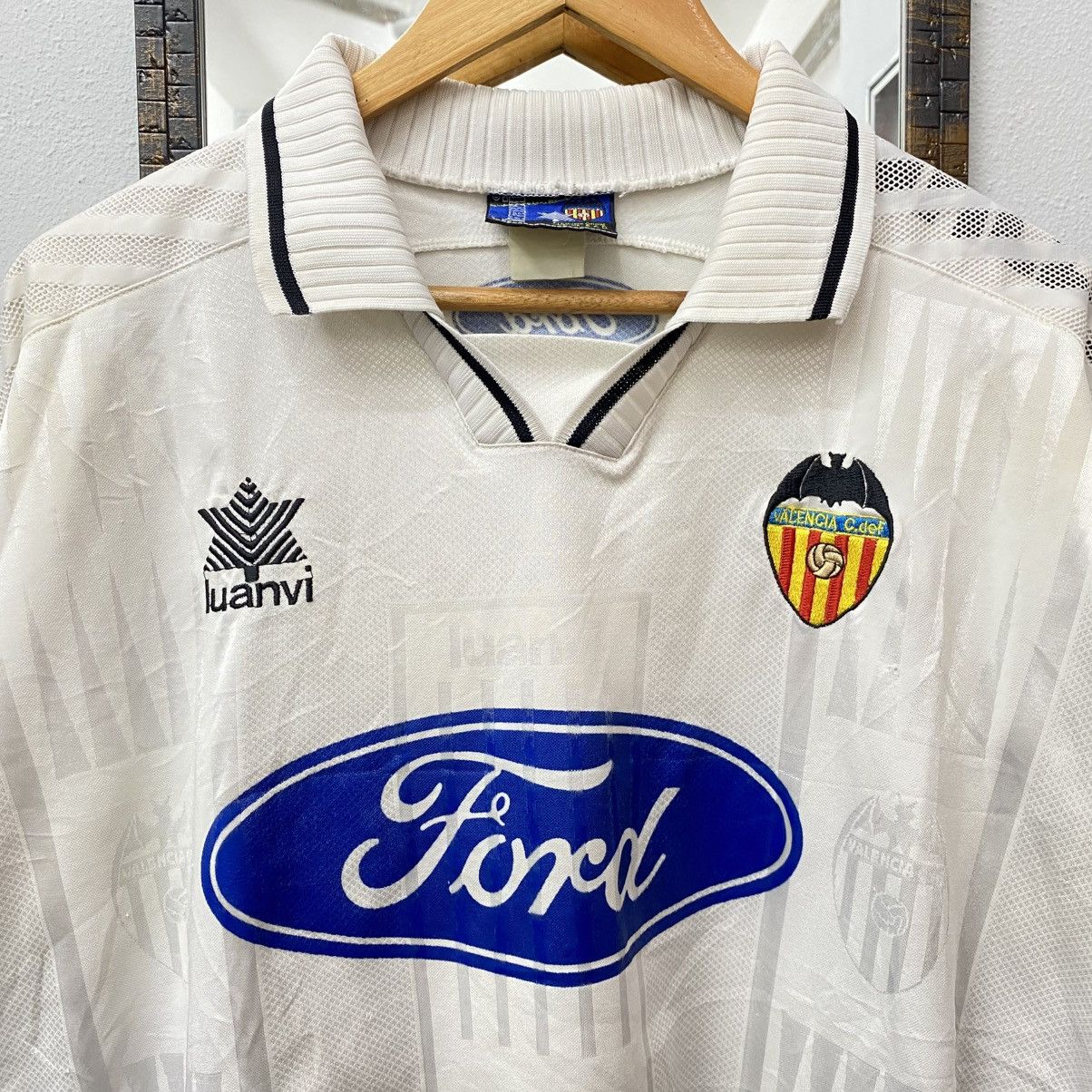 Vintage Vintage 97/98 VALENCIA CF La Liga Home Kit Luanvi Jersey Size US L / EU 52-54 / 3 - 2 Thumbnail