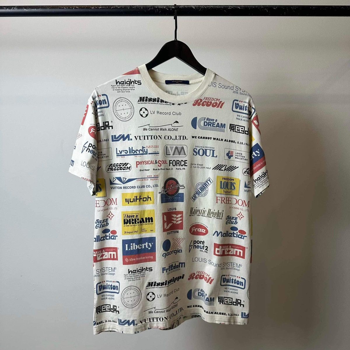 Louis Vuitton LOUIS VUITTON WHITE T SHIRT Size US S / EU 44-46 / 1 - 1 Thumbnail