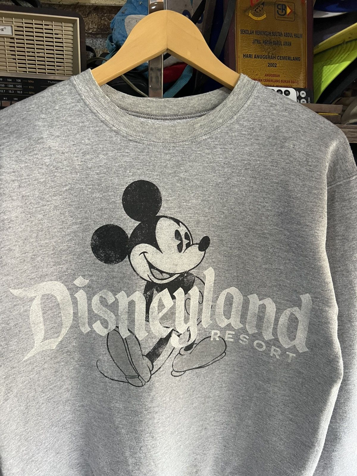 Mickey Mouse 🔥Hanes Disneyland Resort Crewneck Sweatshirt Size US S / EU 44-46 / 1 - 3 Thumbnail