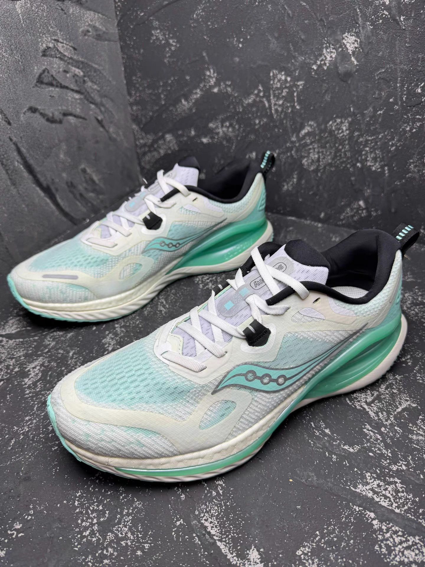 Saucony Saucony White & Blue High-Performance Running Shoes Q10 Size US 10.5 / EU 43-44 - 1 Thumbnail