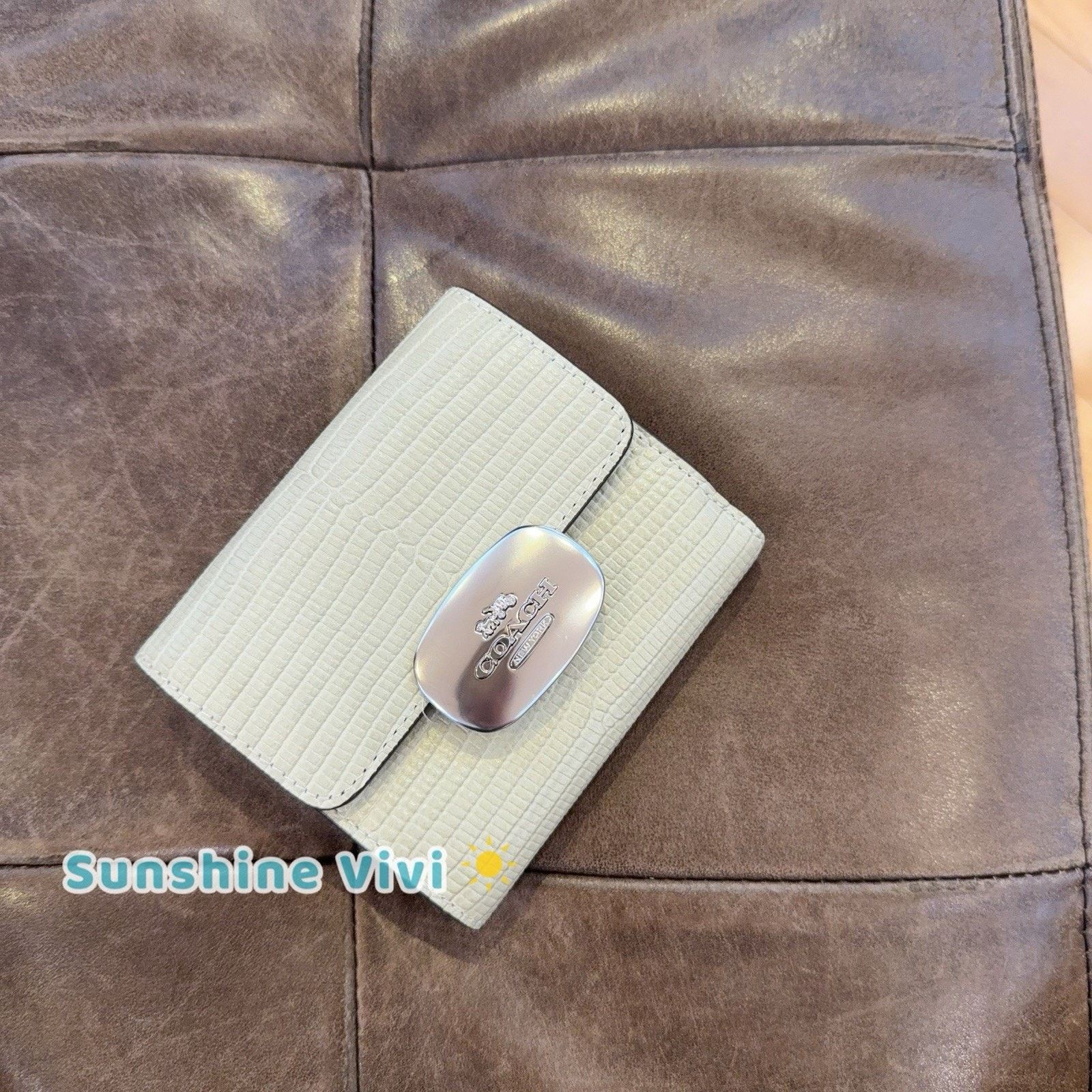 Coach NWT Coach CR395 Eliza Leather Wallet Silver/Pale Green Size ONE SIZE - 1 Thumbnail