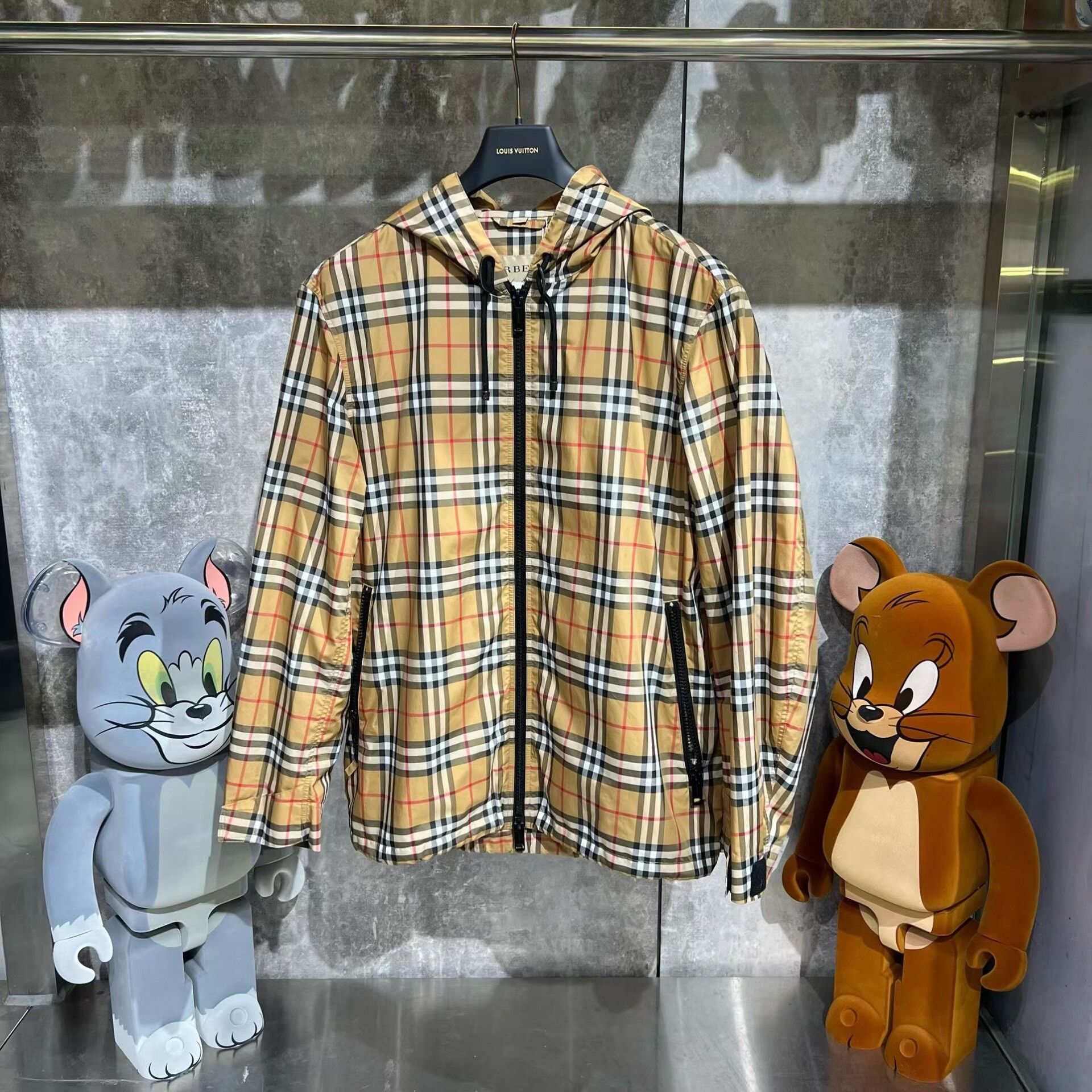 Burberry Burberry Nylon Plaid Light Jacket m Men Size US M / EU 48-50 / 2 - 1 Thumbnail