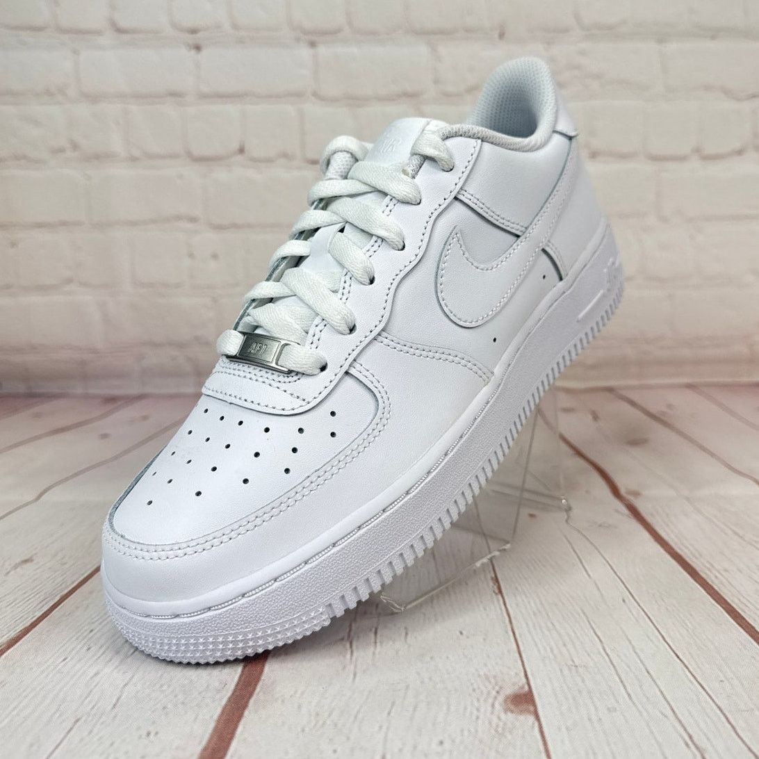 Nike Nike Air Force 1 Low Triple White Shoes Size 7Y/W Size 8.5 Size US 8.5 / IT 38.5 - 3 Thumbnail