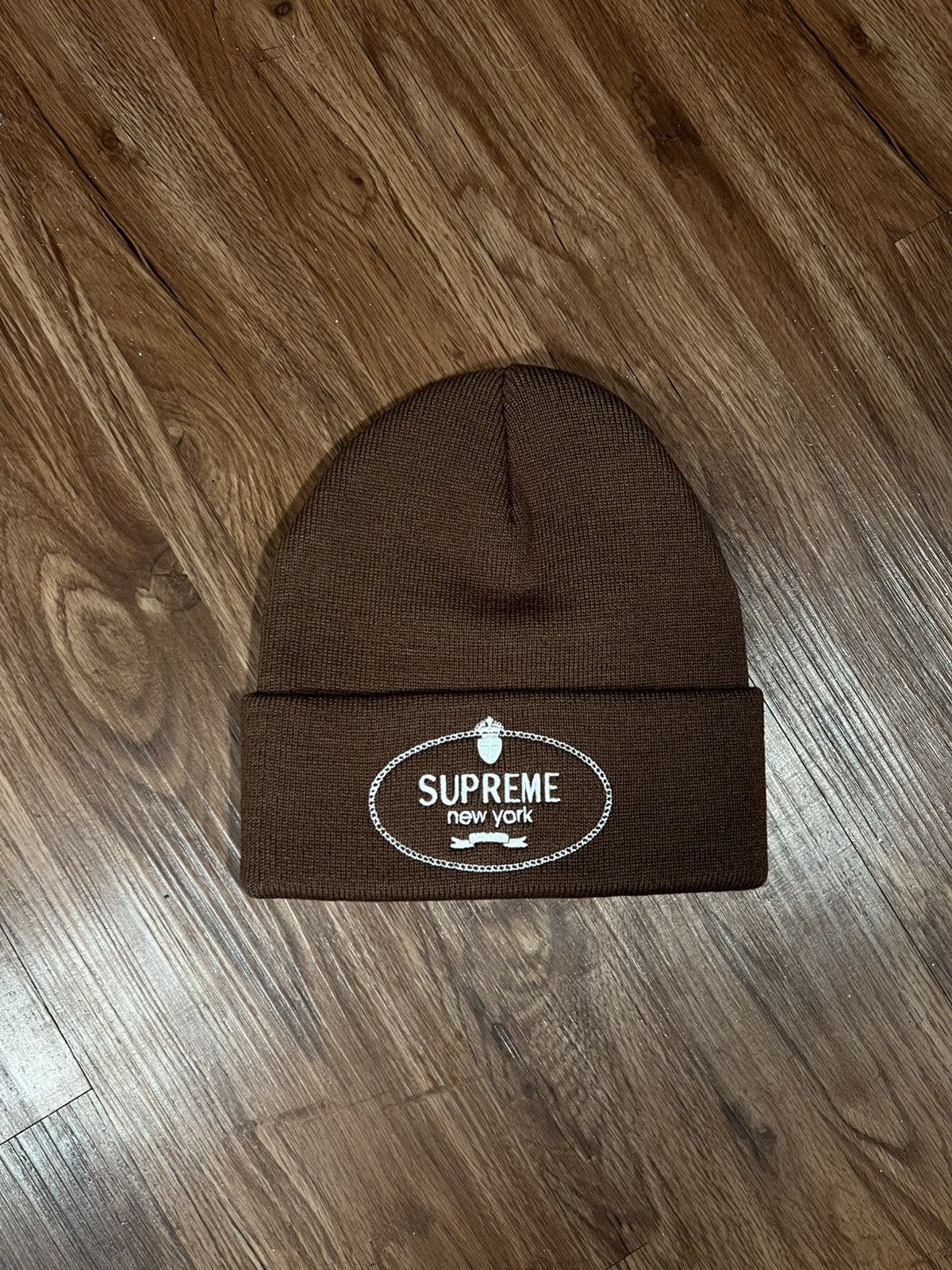 Hypebeast × Supreme Supreme Crest Beanie Size ONE SIZE - 1 Thumbnail