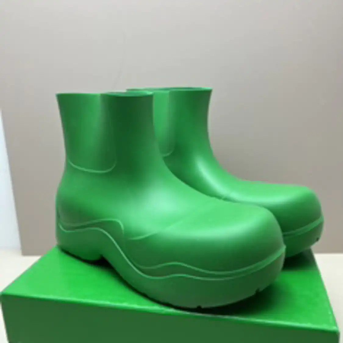 Bottega Veneta BOTTEGA VENETA green rubber Men display picture 1