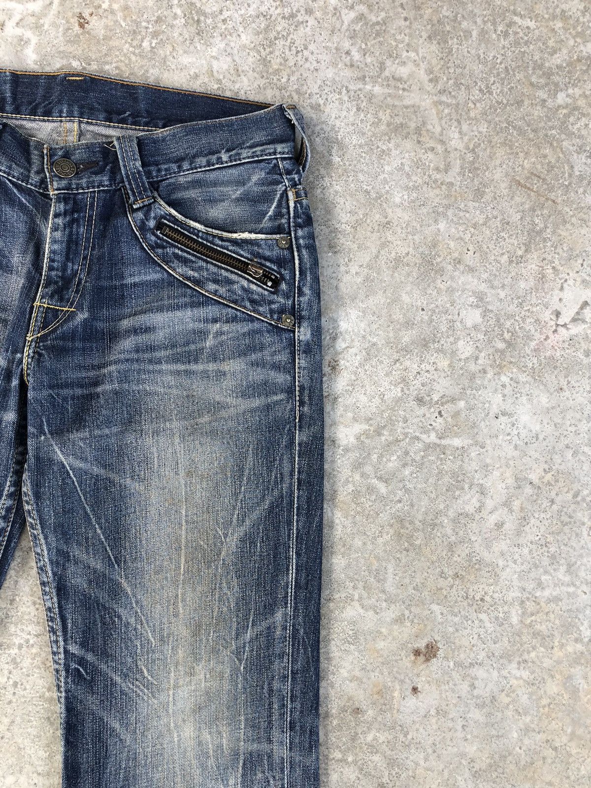 If Six Was Nine Y2k Levi’s Flared Jeans Distressed Jeans Mudwash 507 Size US 33 - 5 Thumbnail