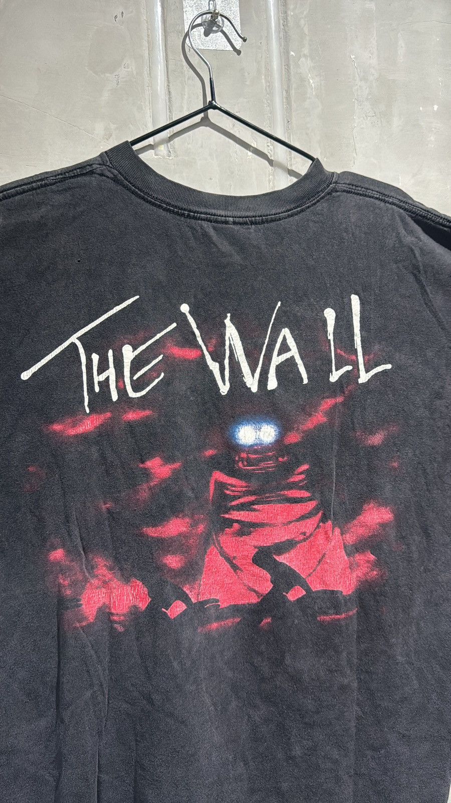 Band Tees × Pink Floyd × Vintage Vintage 90s Pink Floyd The Wall Tshirt Size US L / EU 52-54 / 3 - 13 Thumbnail