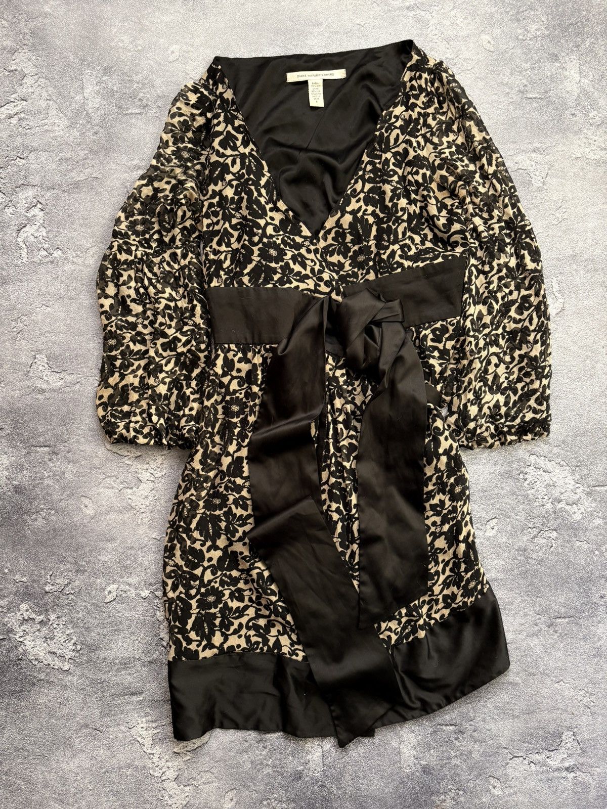 Diane von Furstenberg Vintage Diane Von Furstenberg Luxury Floral Silk Dress Size M / US 6-8 / IT 42-44 - 2 Thumbnail