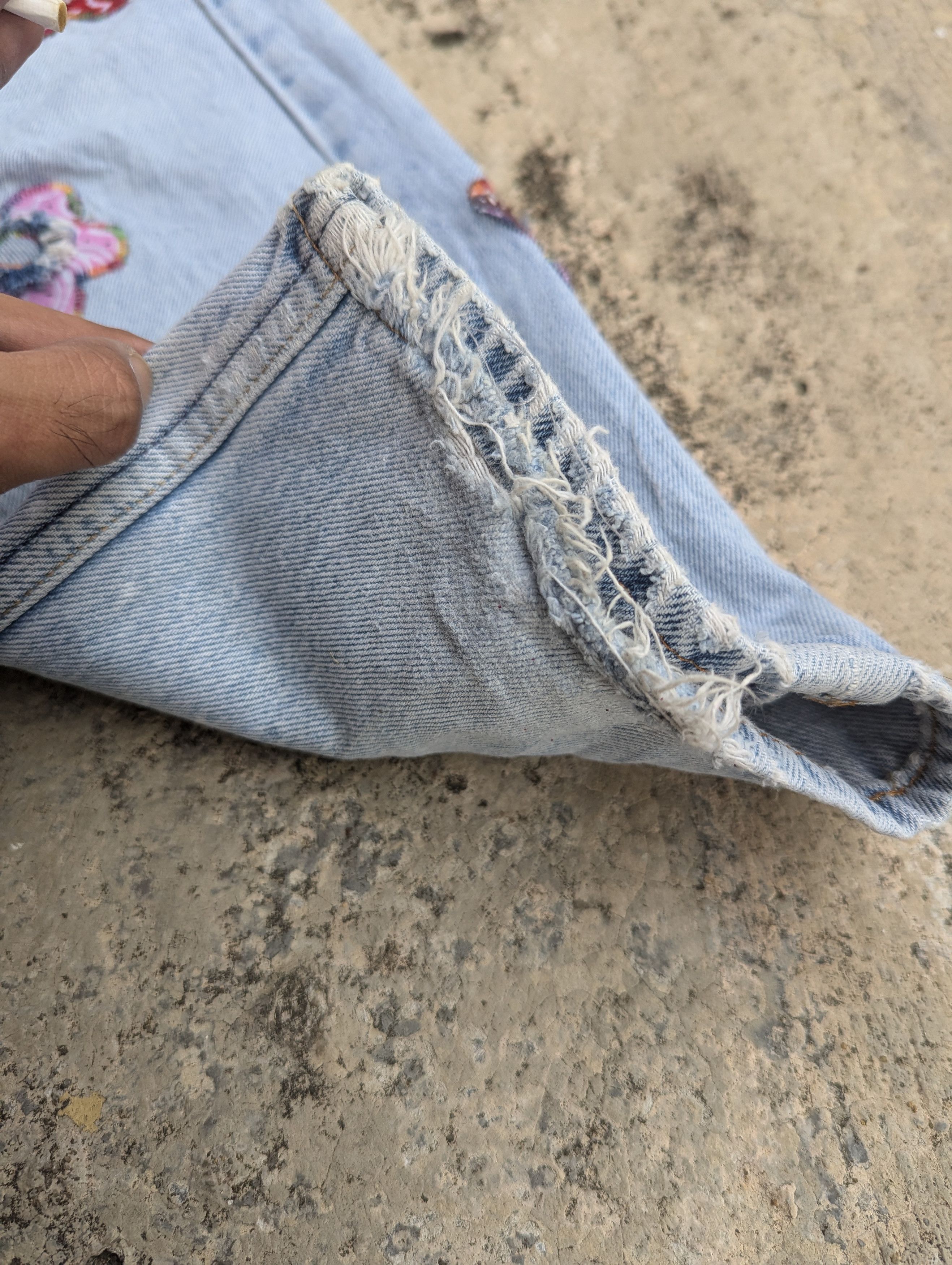 Levi's Vintage Levis 501 Custom Made Flower Patches Size US 31 - 7 Thumbnail