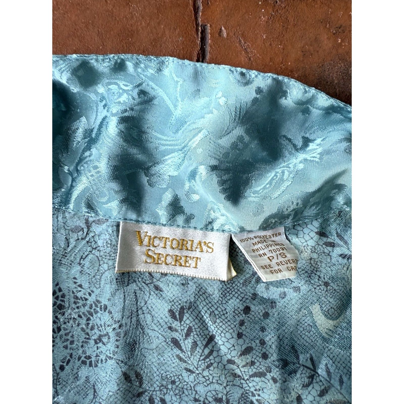 Victoria's Secret VINTAGE Victoria's Secret Gold Label Paisley Satin Nightgown Shirt P/S Blue Satin Shir t? Size S / US 4 / IT 40 - 2 Thumbnail