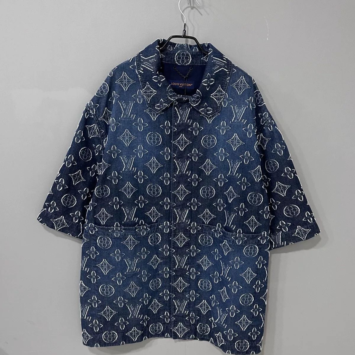 Louis Vuitton louis vuitton blue gradient denim short sleeve Size US L / EU 52-54 / 3 - 1 Thumbnail