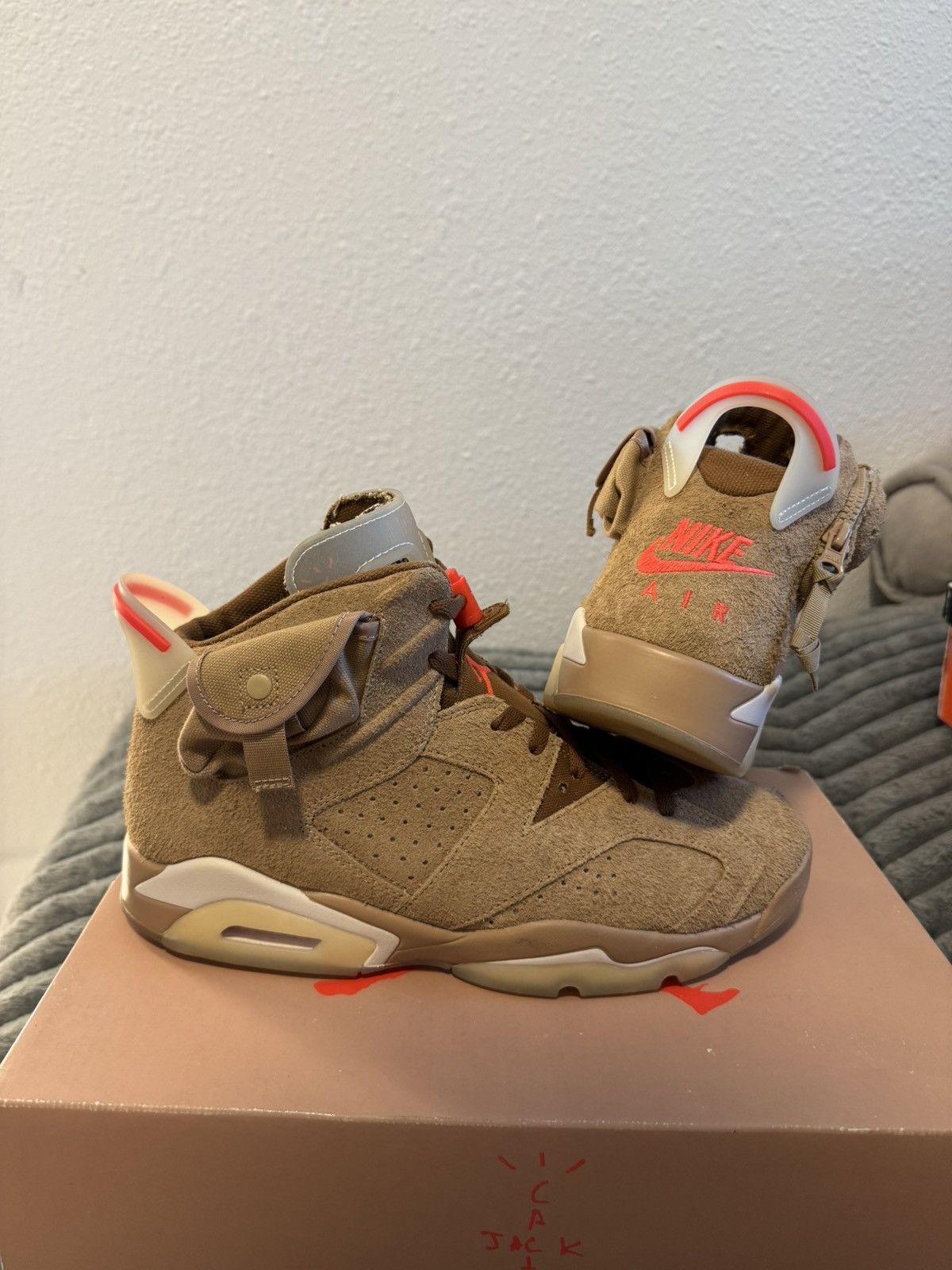 Jordan Brand Size 10.5 – Jordan 6 Travis Scott British Khaki OG Box 9/10 Size US 10.5 / EU 43-44 - 1 Thumbnail