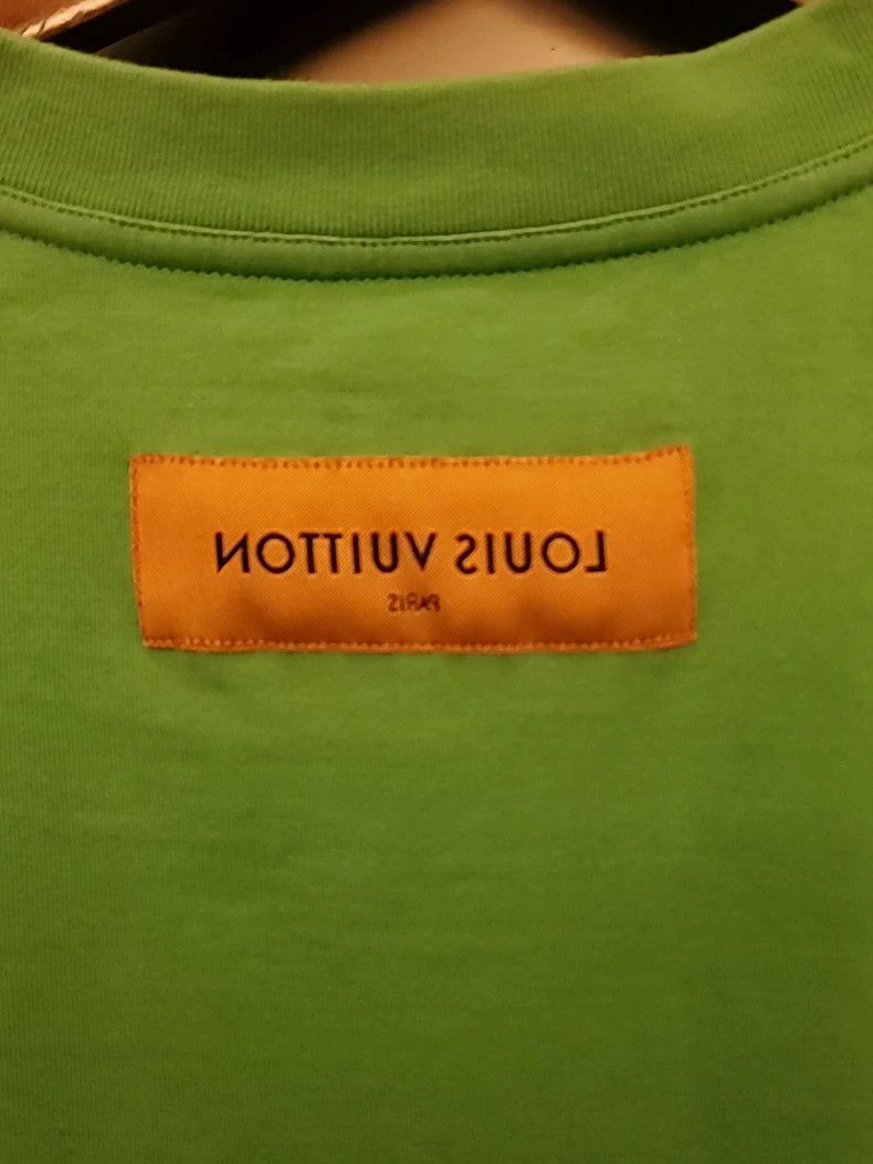 Louis Vuitton Louis Vuitton Green embossed T-shirt logo short sleeve 2501 Size US S / EU 44-46 / 1 - 8 Thumbnail