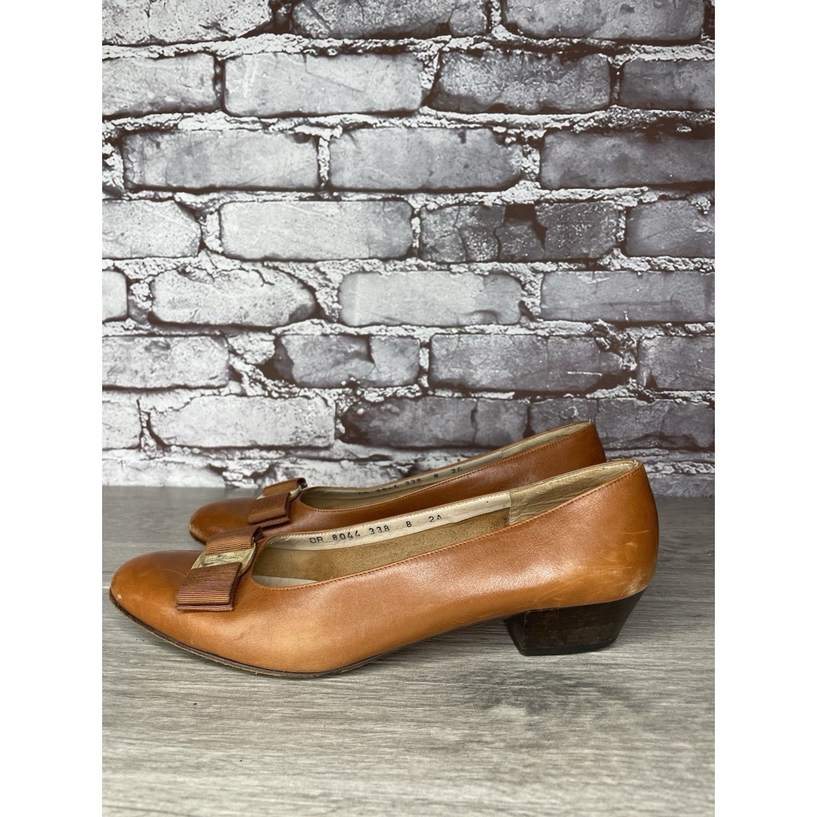 Salvatore Ferragamo Salvatore Ferragamo Boutique Vara Brown Leather Bow Heels Wo Size US 8 / IT 38 - 21 Thumbnail