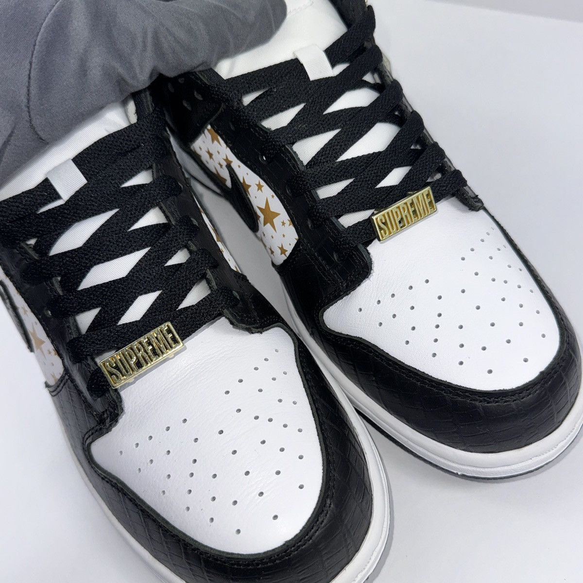 Nike × Supreme NIKE SB DUNK LOW OG QS SUPREME STARS 2021 SNEAKERS Size US 9.5 / EU 42-43 - 6 Thumbnail
