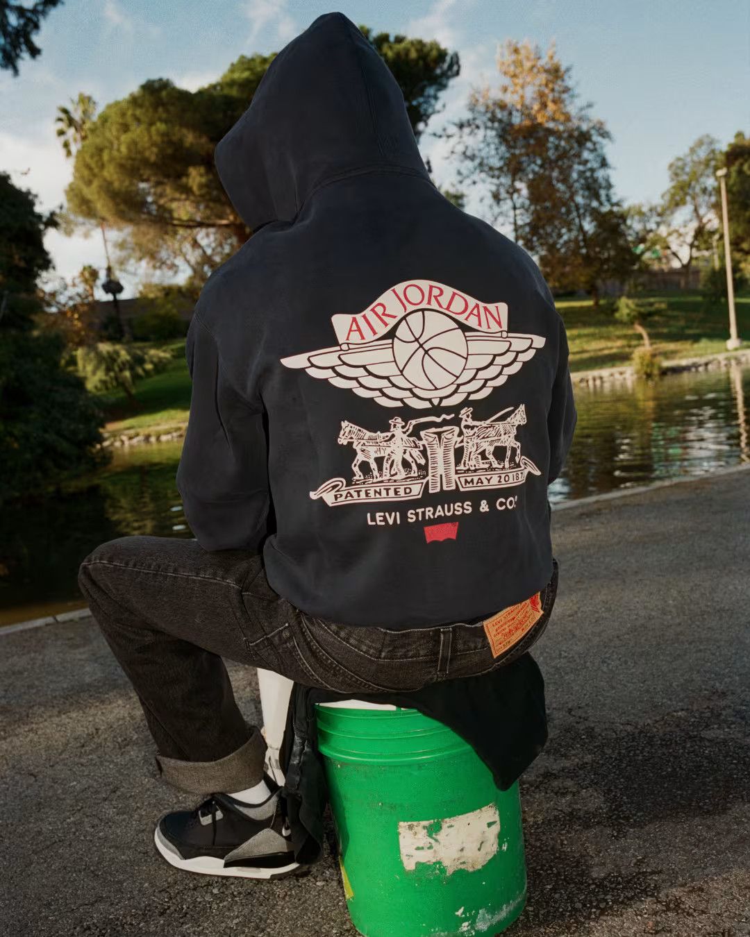 Levi's × Nike Nike Jordan x Levi's Full Zip Hoodie Black Medium IM6734-010 Size US M / EU 48-50 / 2 - 18 Thumbnail