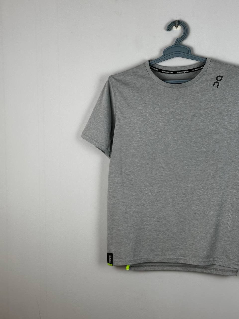 On On Running Performance Grey Sport T Shirt Size L Size US L / EU 52-54 / 3 - 3 Thumbnail
